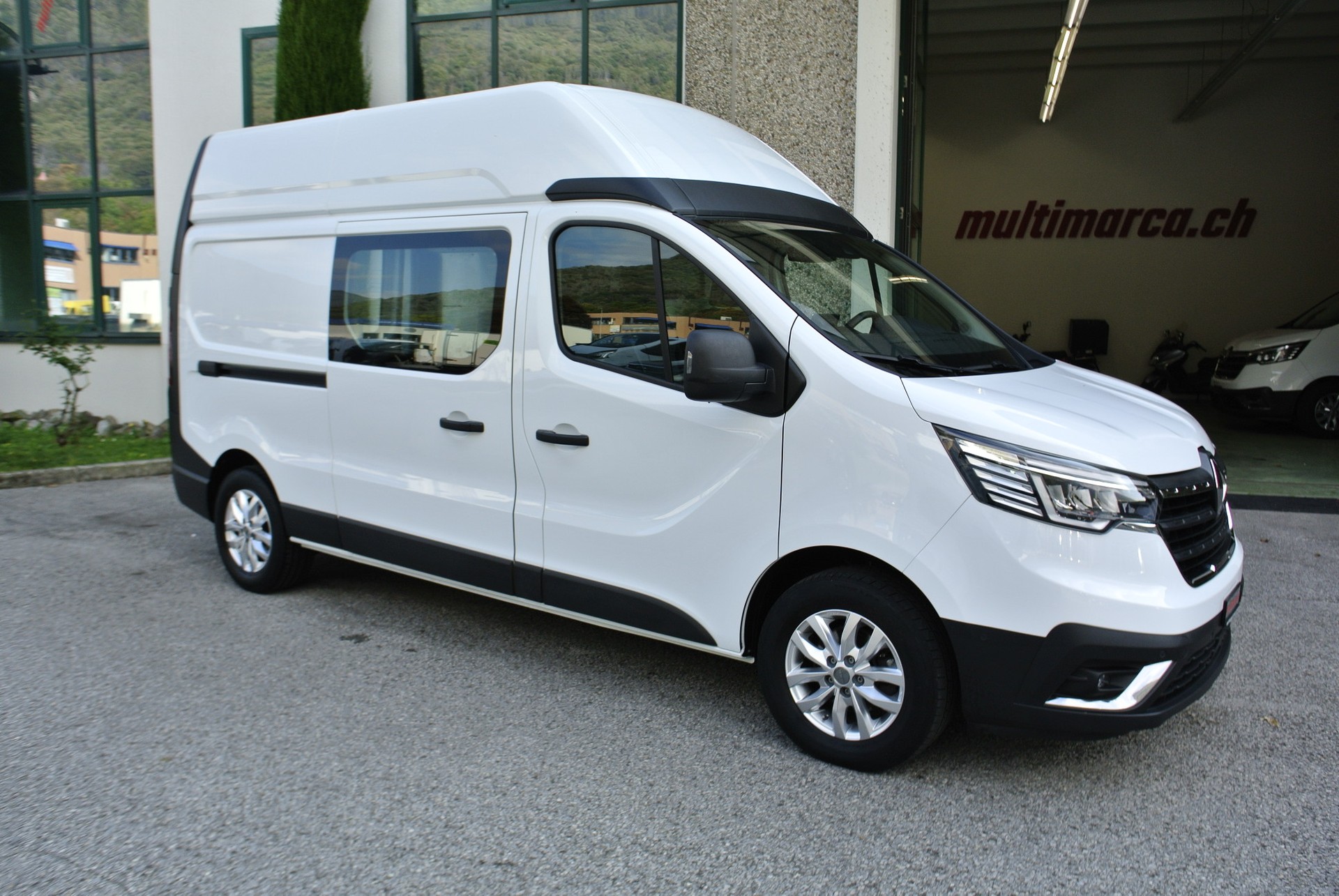 RENAULT Trafic 2.0 Blue dCi 150 3.5t Advance L2H2 IP-image-5