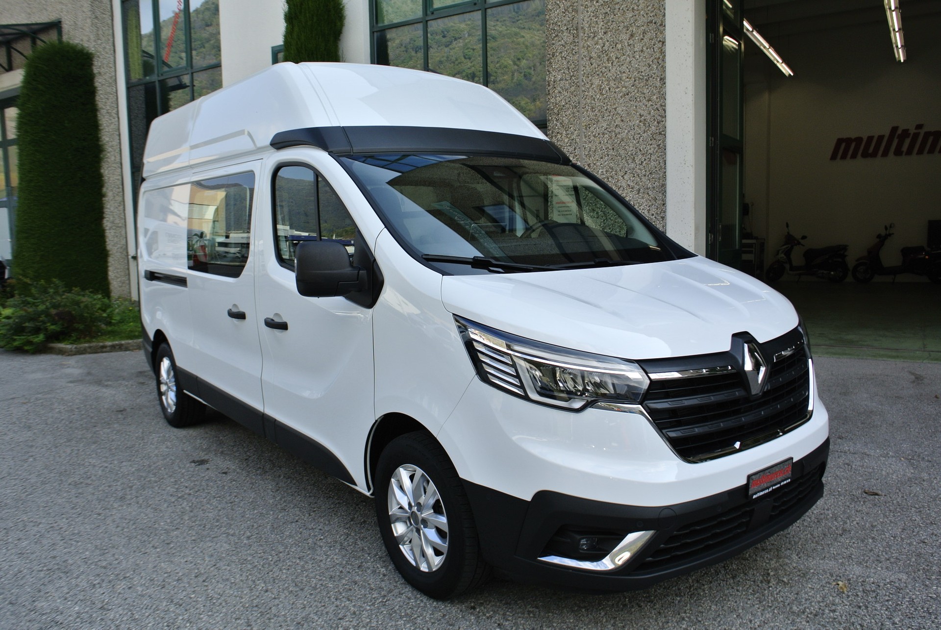 RENAULT Trafic 2.0 Blue dCi 150 3.5t Advance L2H2 IP-image-4