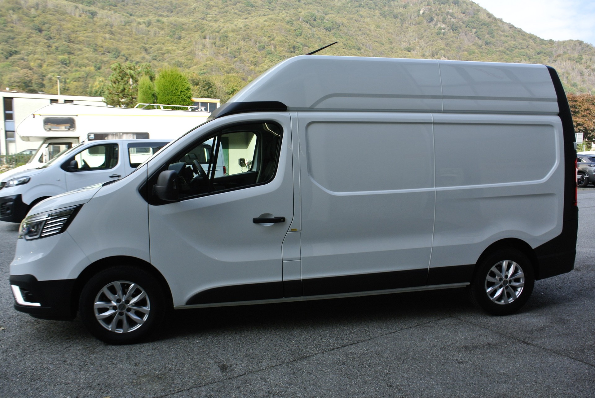 RENAULT Trafic 2.0 Blue dCi 150 3.5t Advance L2H2 IP-showroom-element-3