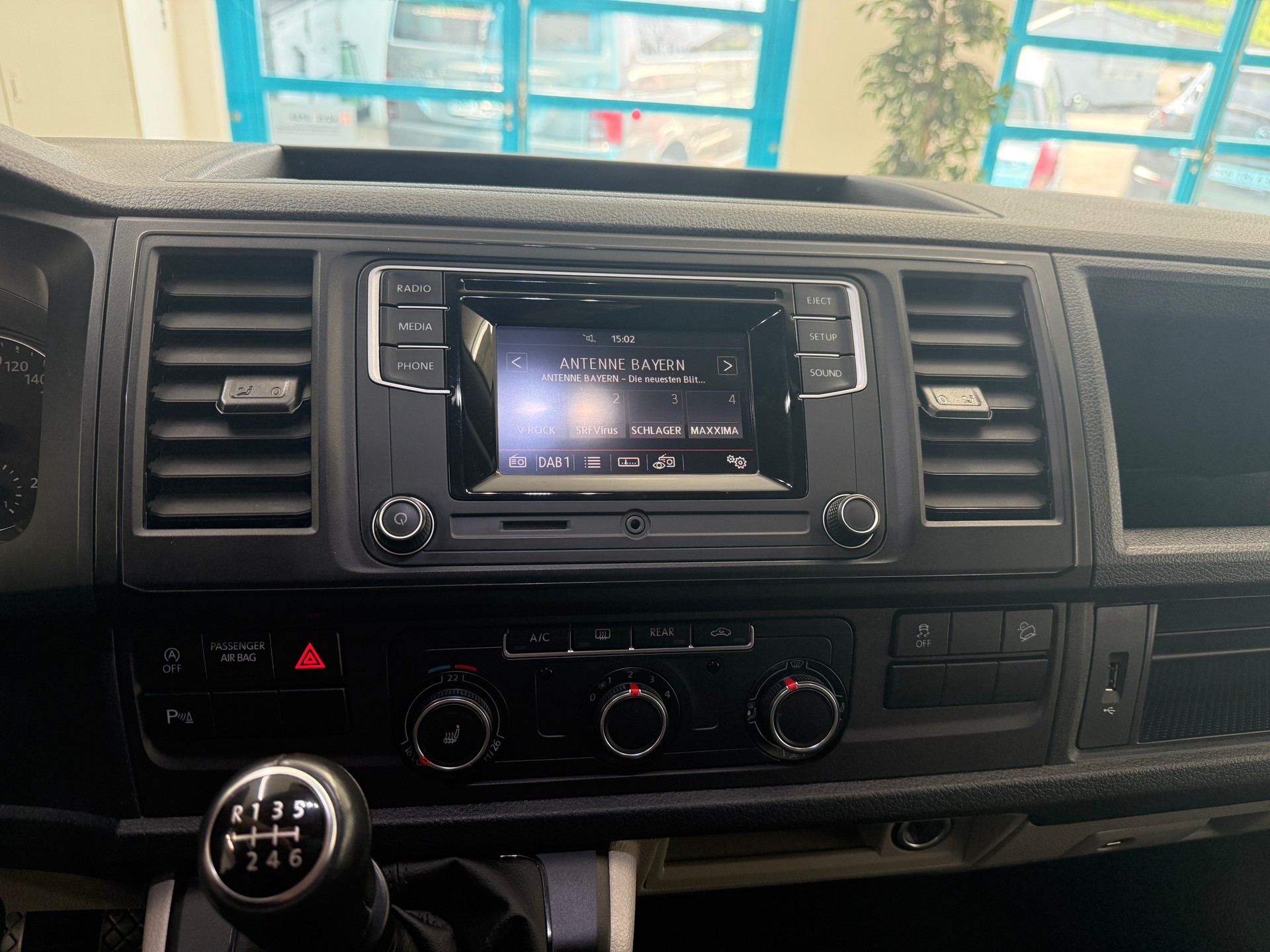 VW T6 Caravelle 2.0 TDI Trendline 4Motion-image-9