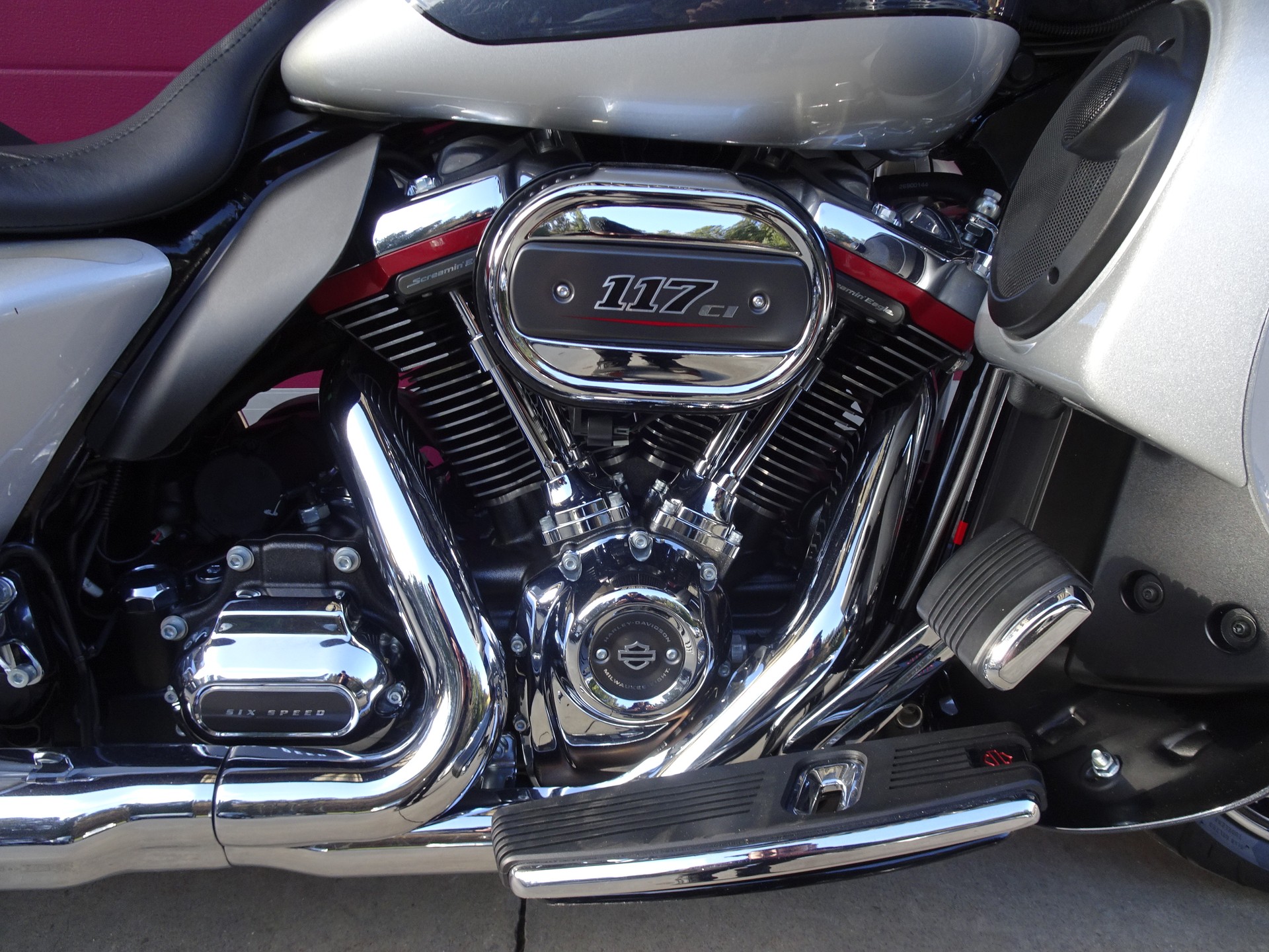 HARLEY-DAVIDSON FLHXSE Street Glide ABS CVO 117-image-9