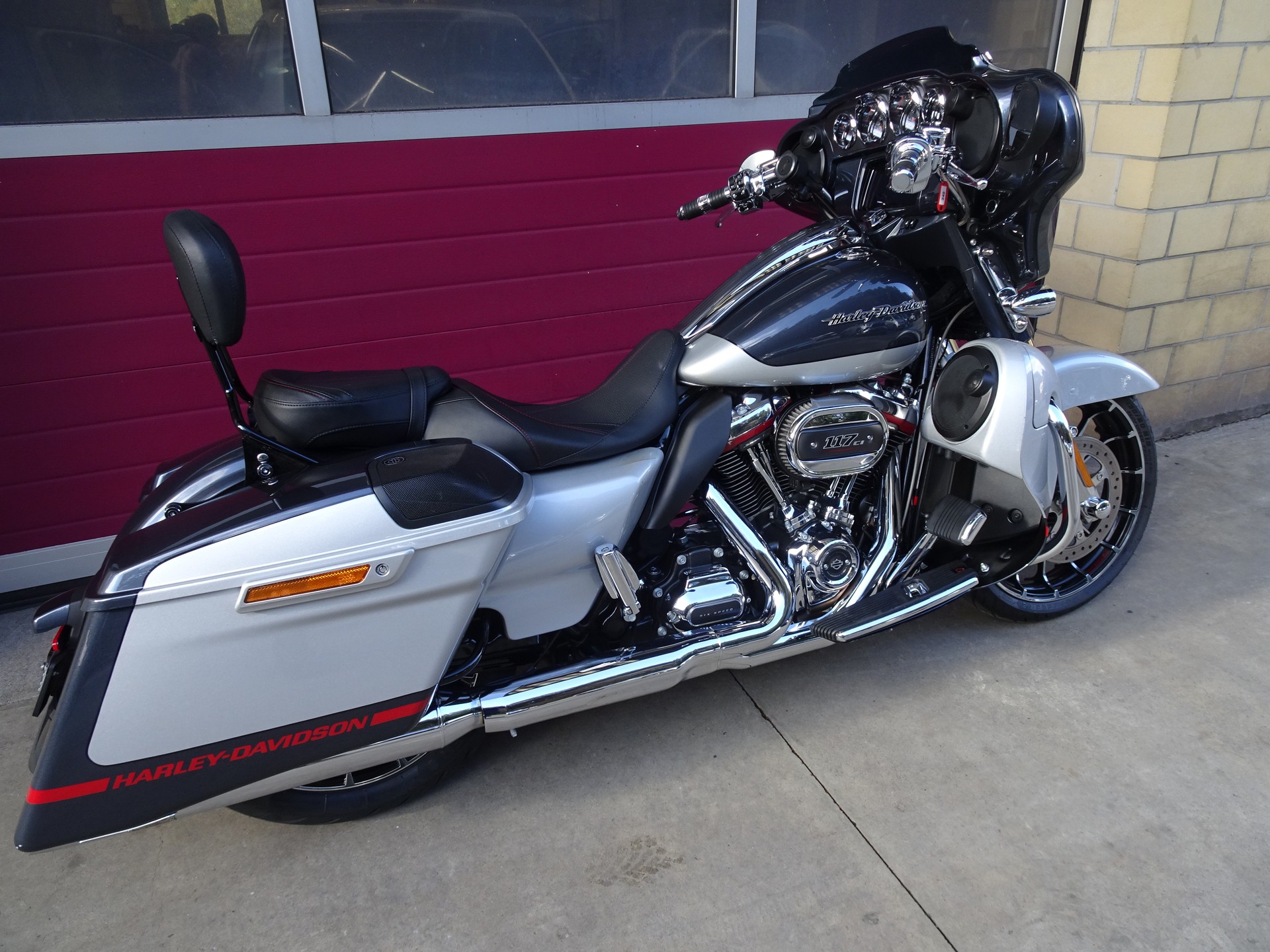 HARLEY-DAVIDSON FLHXSE Street Glide ABS CVO 117-showroom-element-3