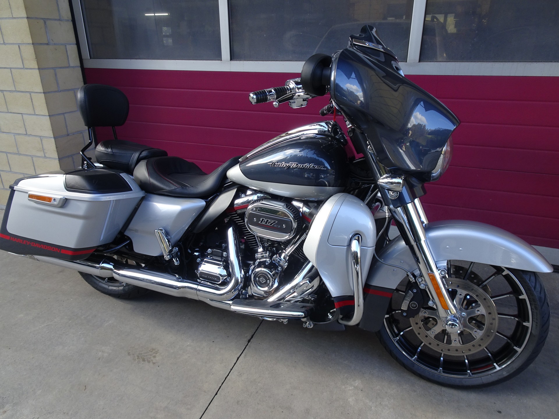 HARLEY-DAVIDSON FLHXSE Street Glide ABS CVO 117-showroom-element-2