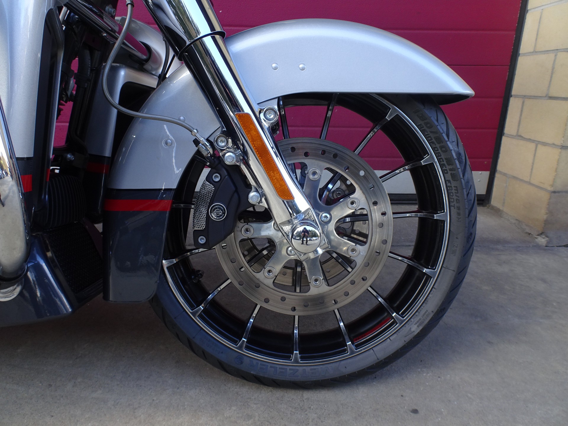 HARLEY-DAVIDSON FLHXSE Street Glide ABS CVO 117-showroom-element-1