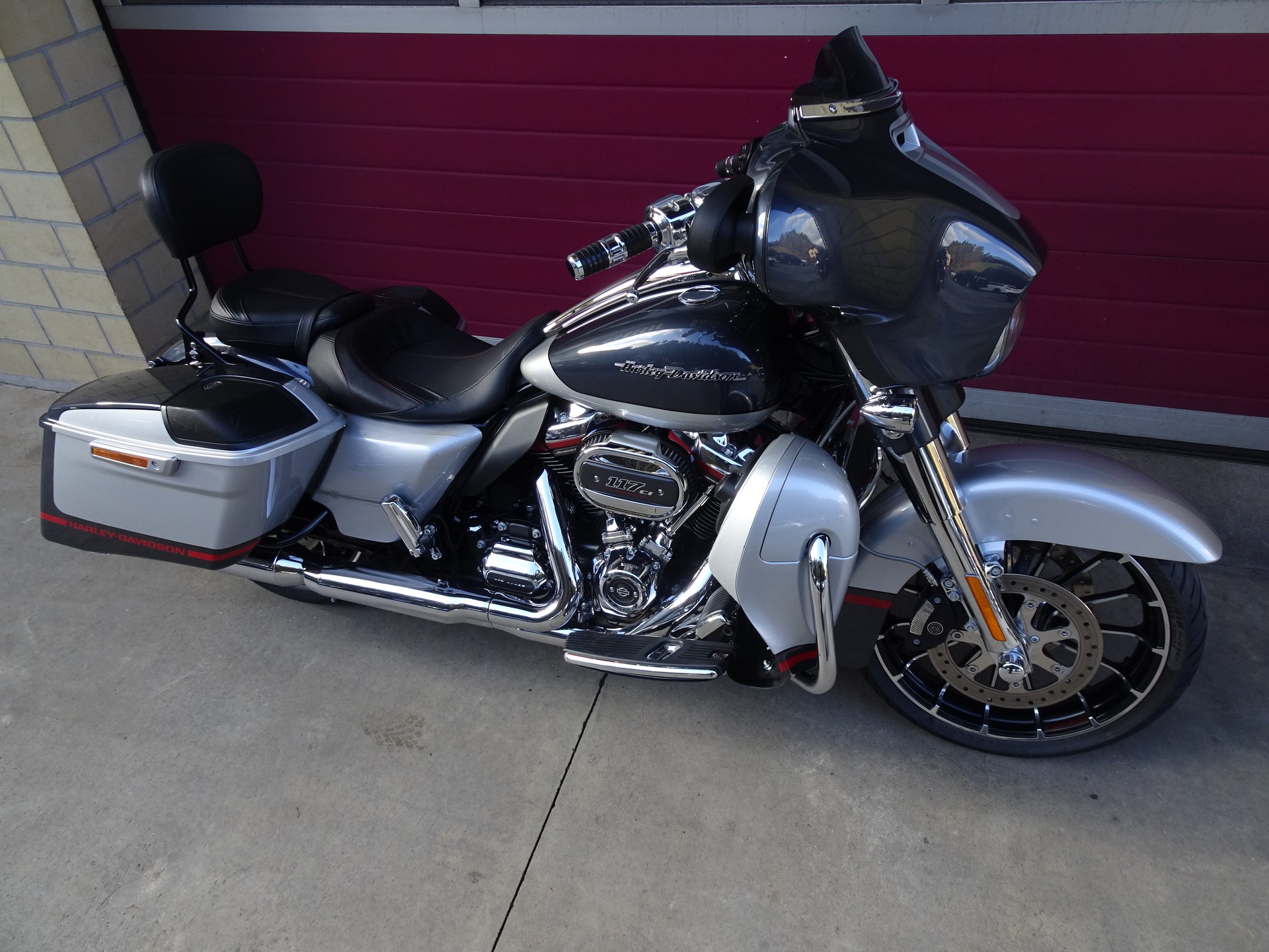 HARLEY-DAVIDSON FLHXSE Street Glide ABS CVO 117-image-15