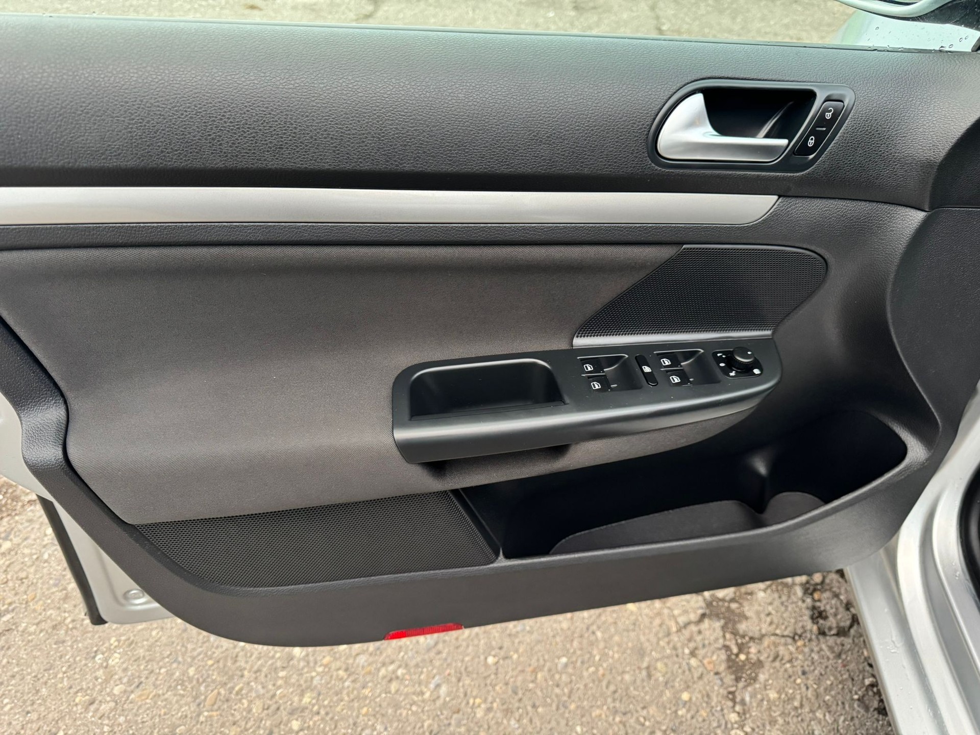 VW Golf Variant 1.6 TDI BMT Trendline DSG-image-14