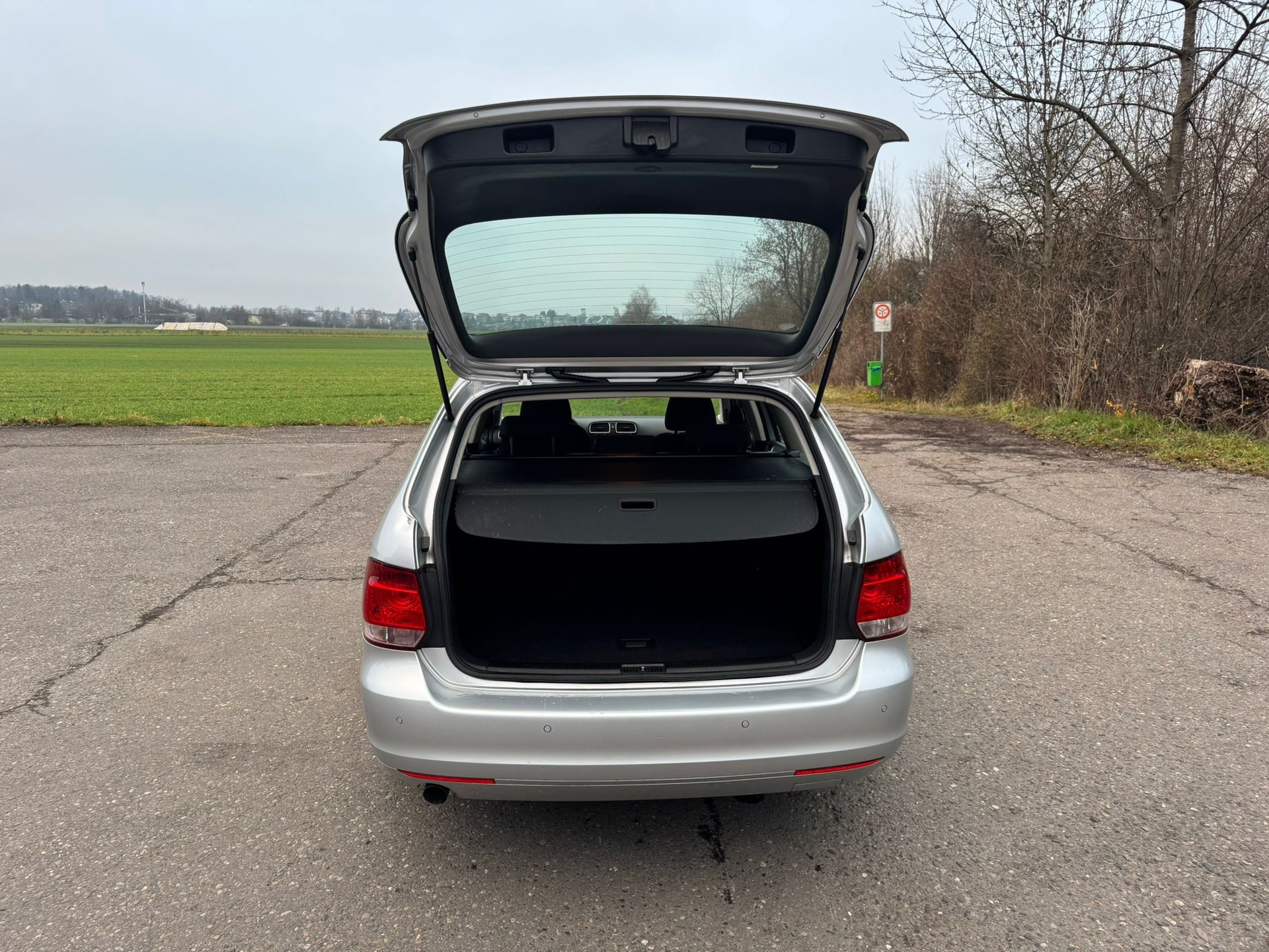 VW Golf Variant 1.6 TDI BMT Trendline DSG-image-6