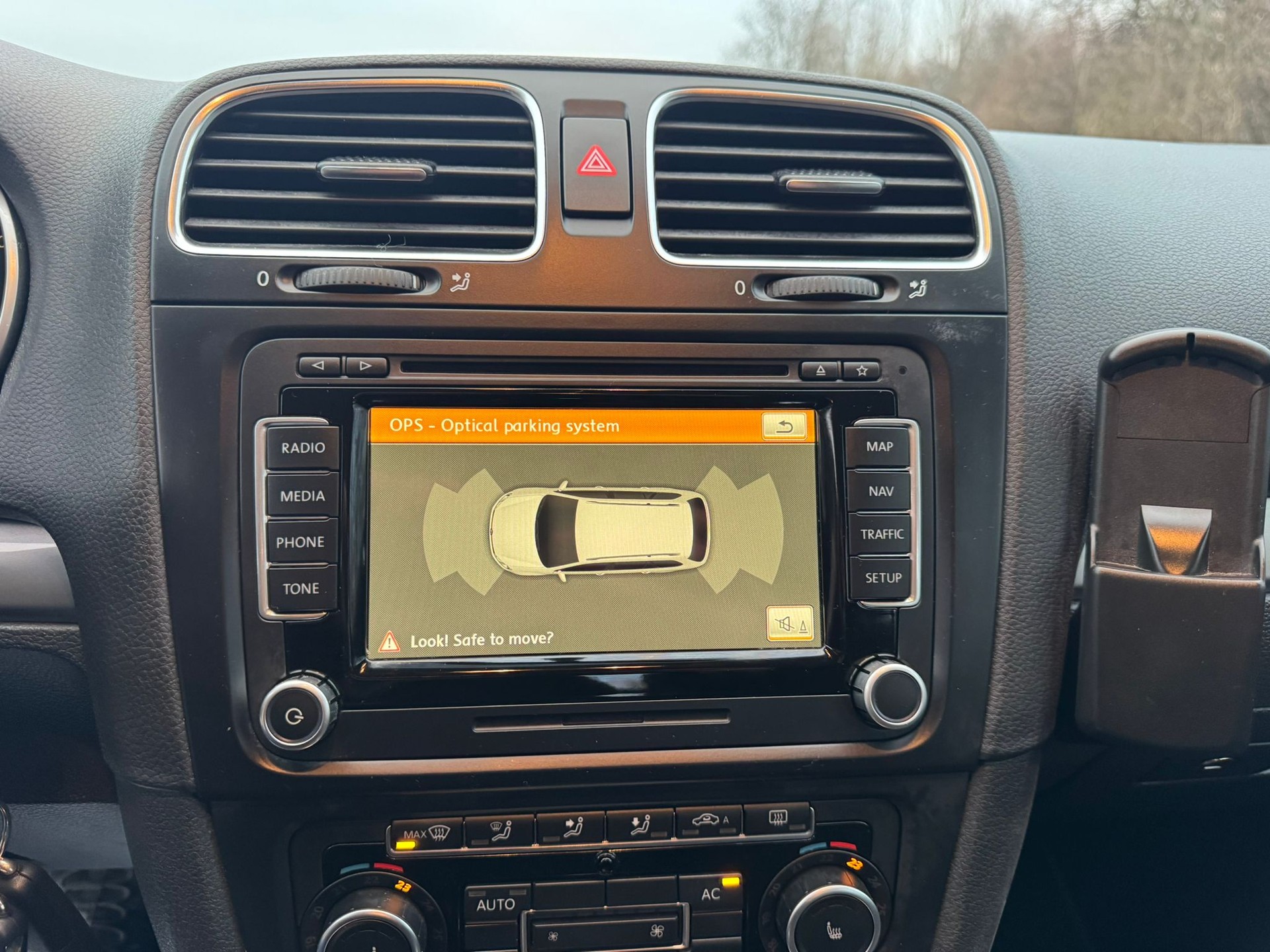 VW Golf Variant 1.6 TDI BMT Trendline DSG-image-20