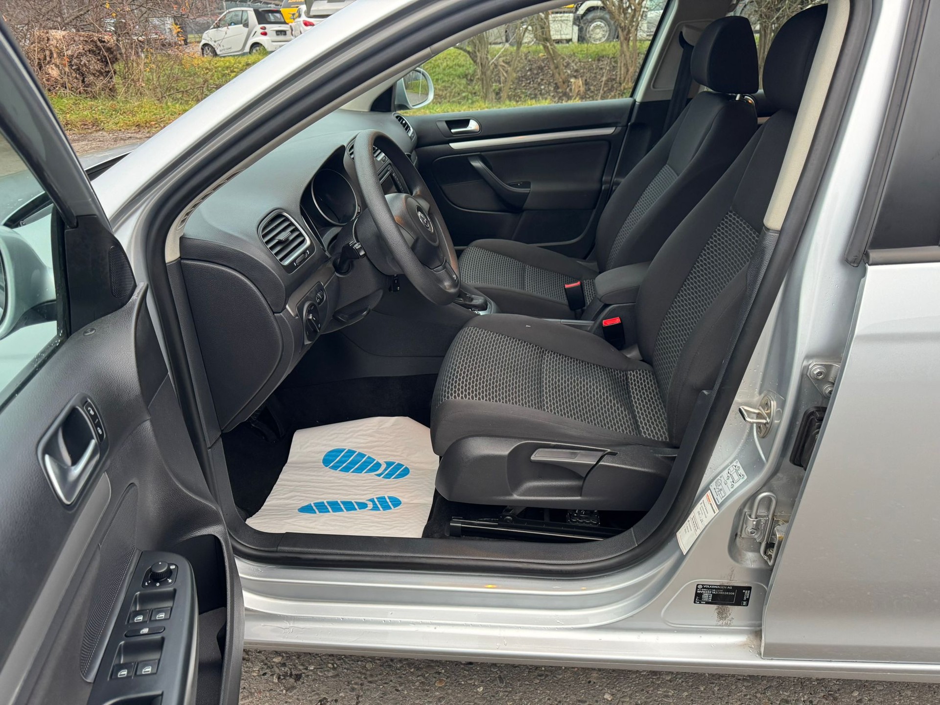 VW Golf Variant 1.6 TDI BMT Trendline DSG-image-9