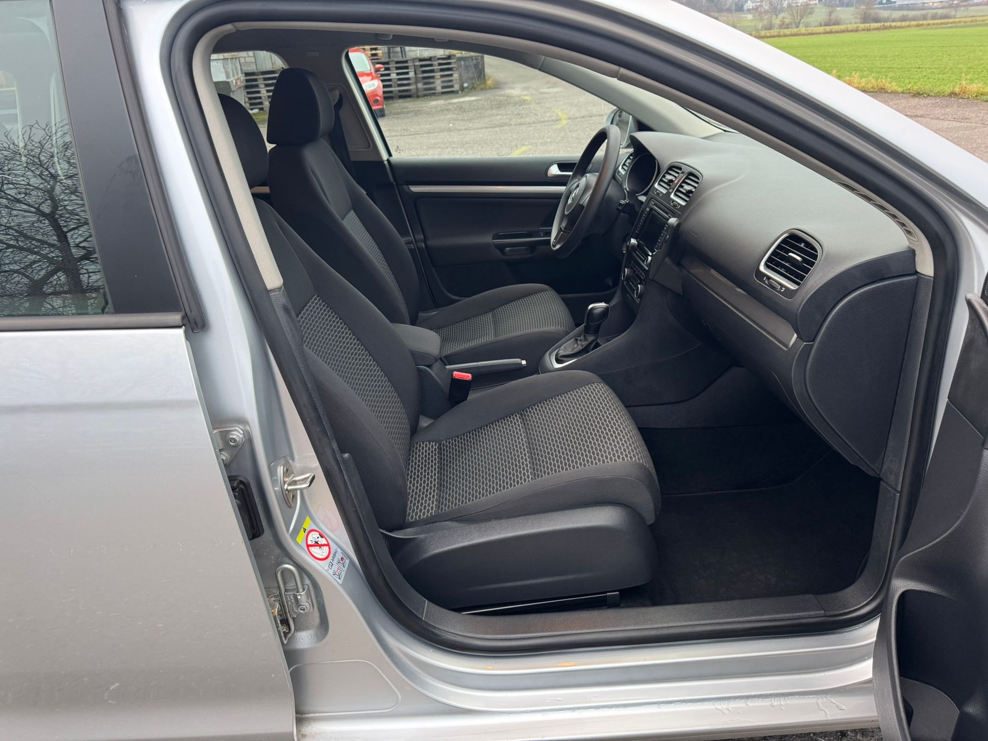 VW Golf Variant 1.6 TDI BMT Trendline DSG-image-11
