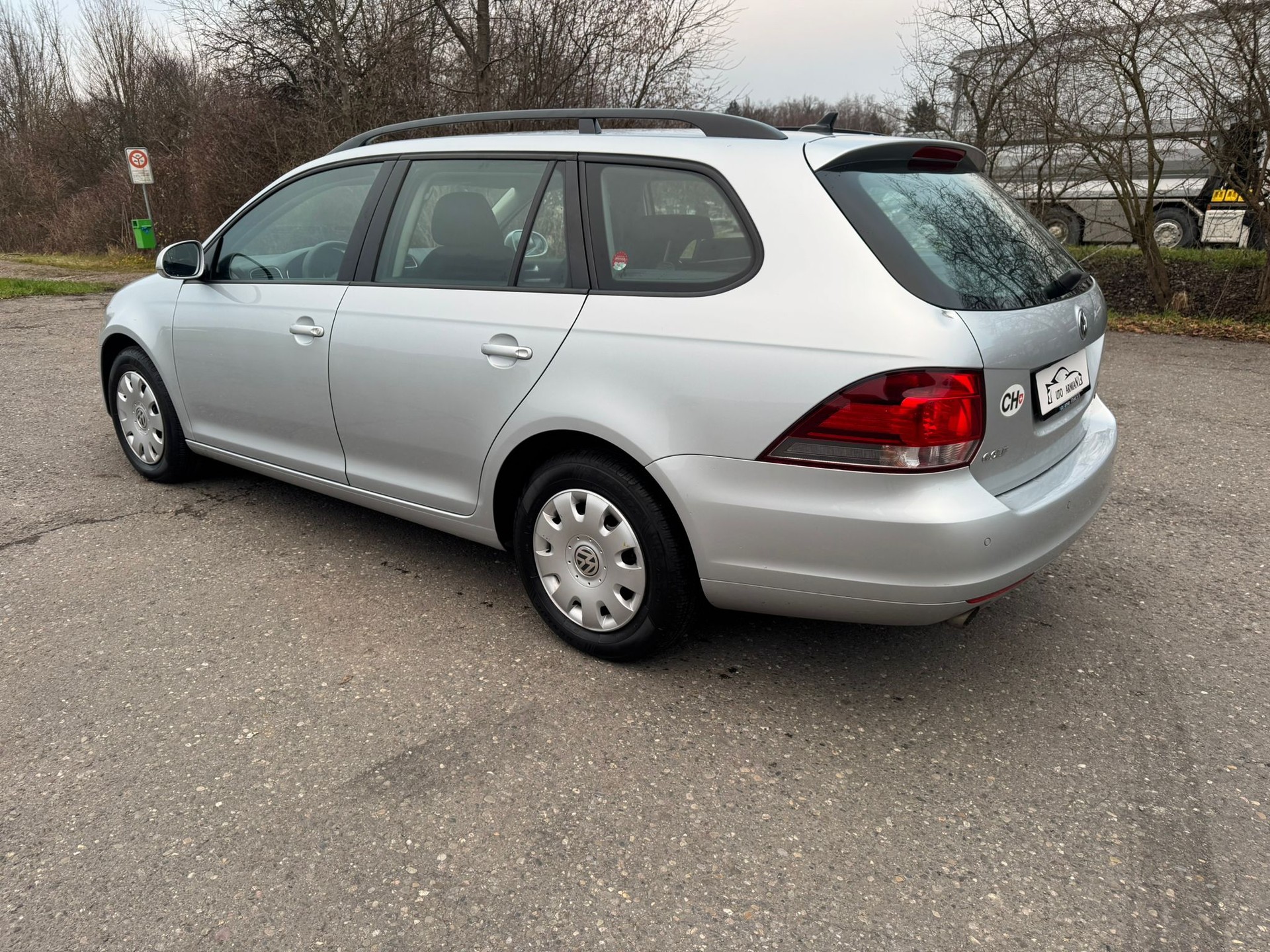 VW Golf Variant 1.6 TDI BMT Trendline DSG-image-4