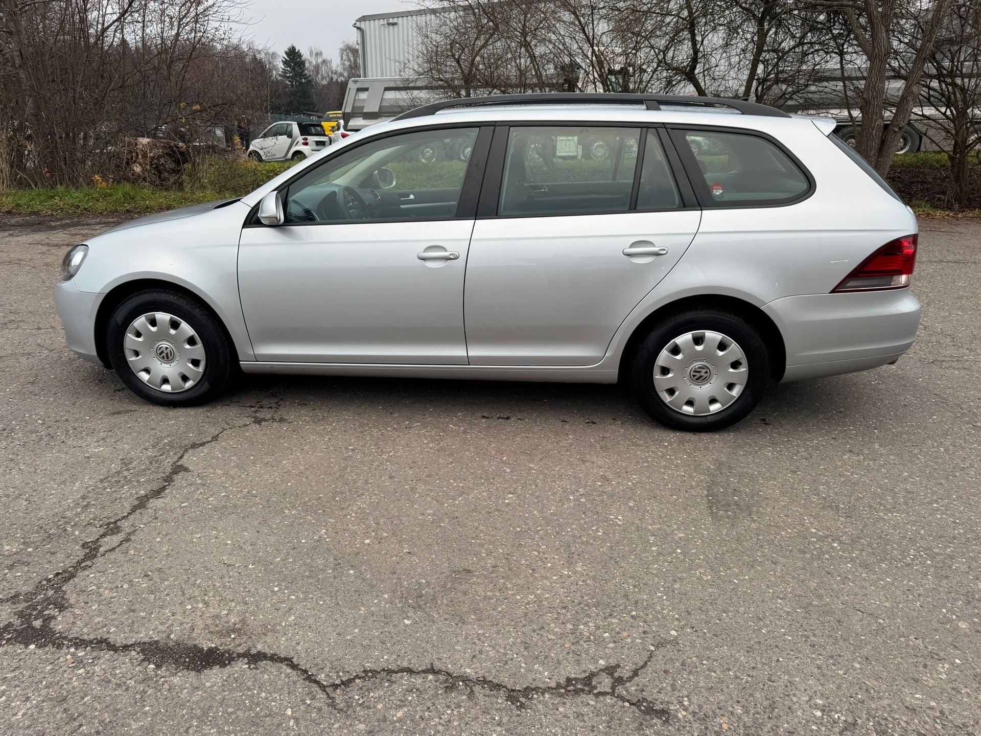VW Golf Variant 1.6 TDI BMT Trendline DSG-image-7