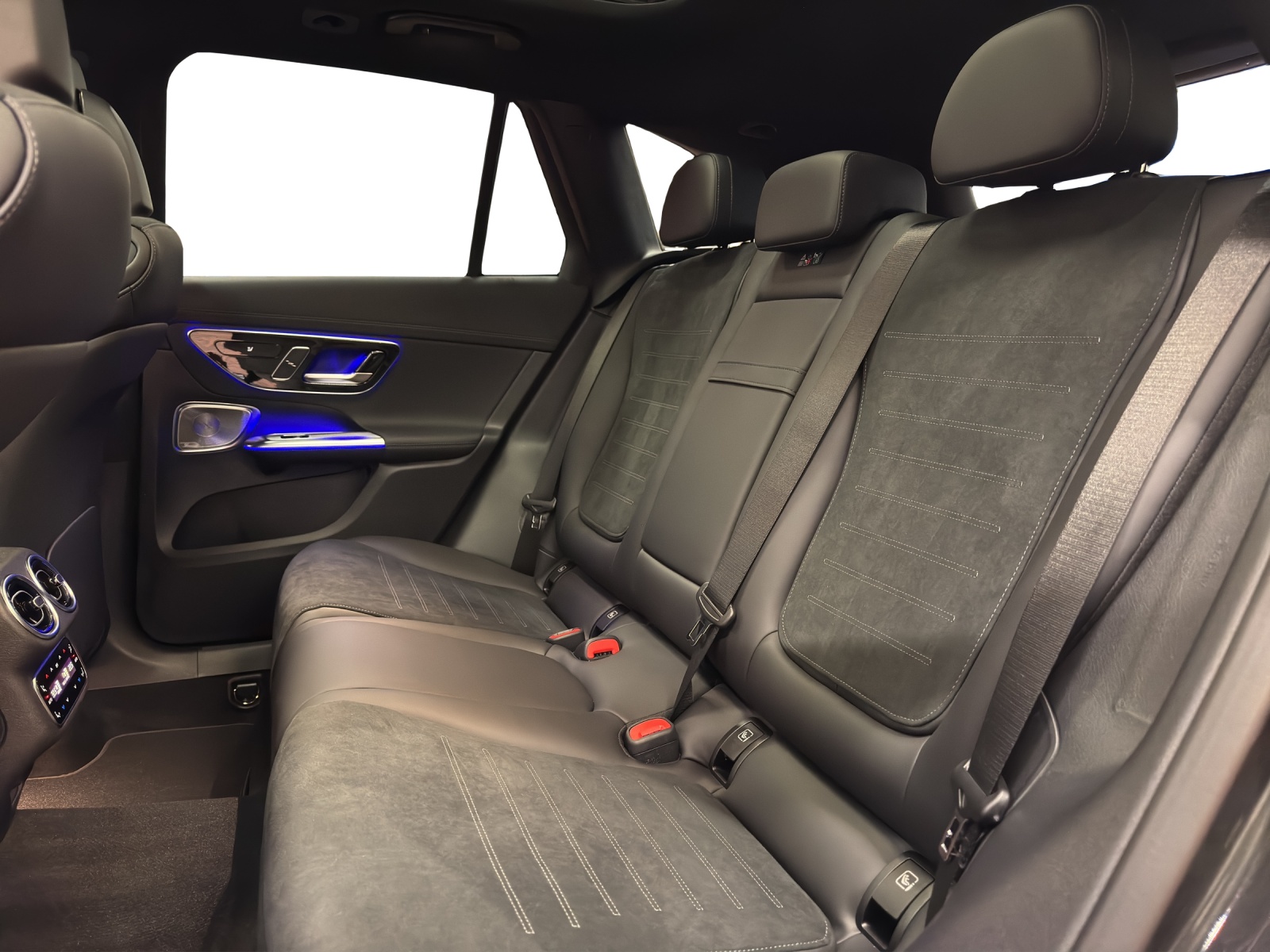 MERCEDES-BENZ GLC 300 4Matic 9G-Tronic-image-17