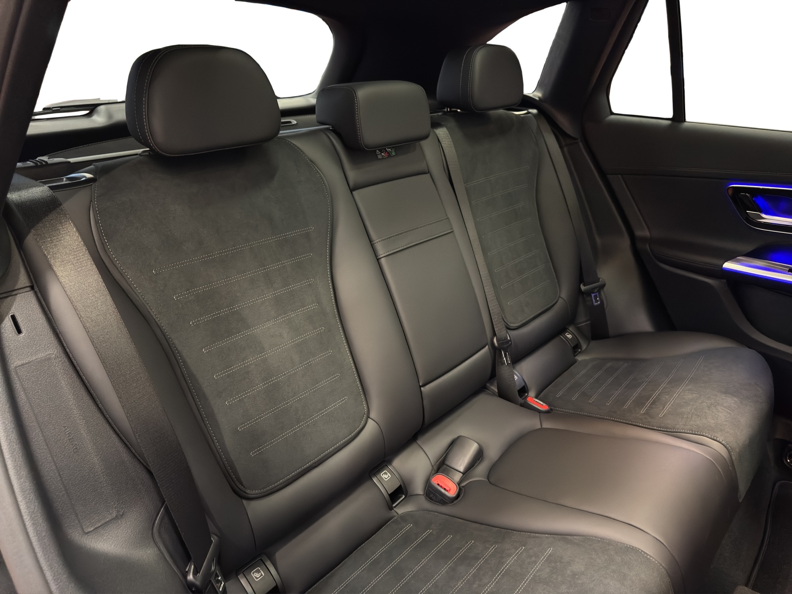 MERCEDES-BENZ GLC 300 4Matic 9G-Tronic-image-18
