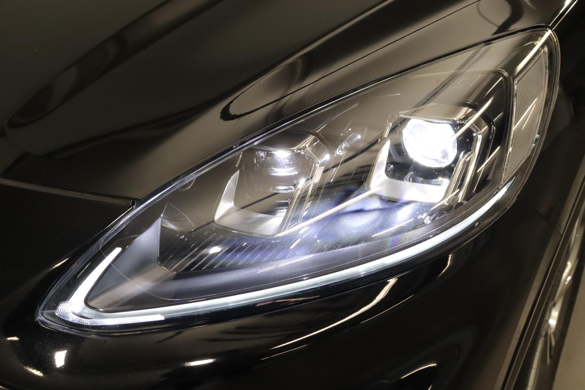 FORD Kuga 2.0 EcoBlue ST-Line-image-16