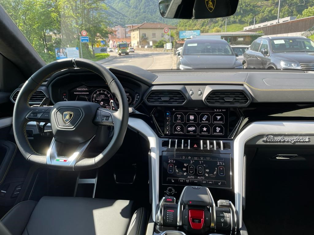 LAMBORGHINI Urus E-Gear-image-12