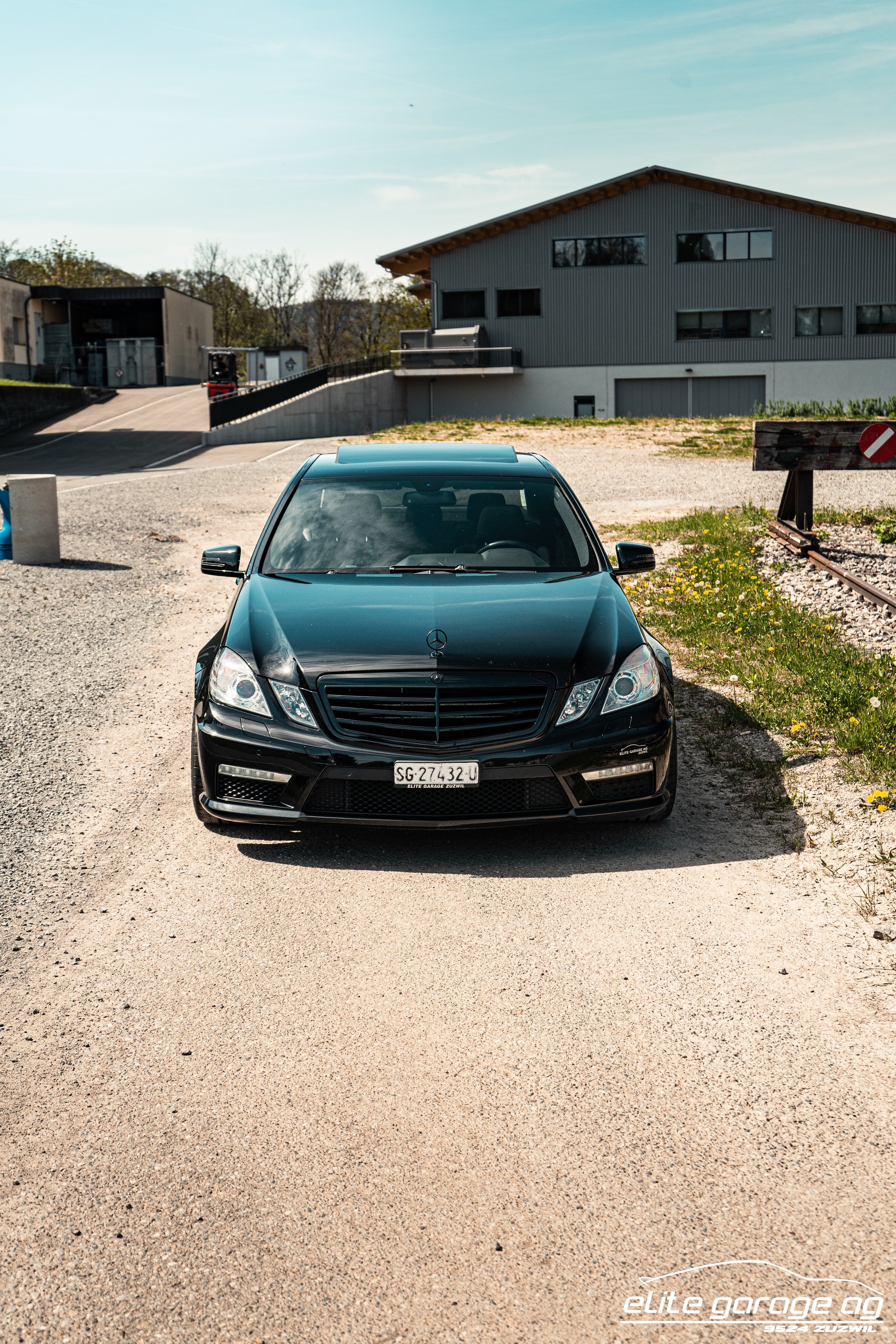 MERCEDES-BENZ E 63 AMG Speedshift MCT ALL BLACK LIEBHABERFAHRZEUG-image-4