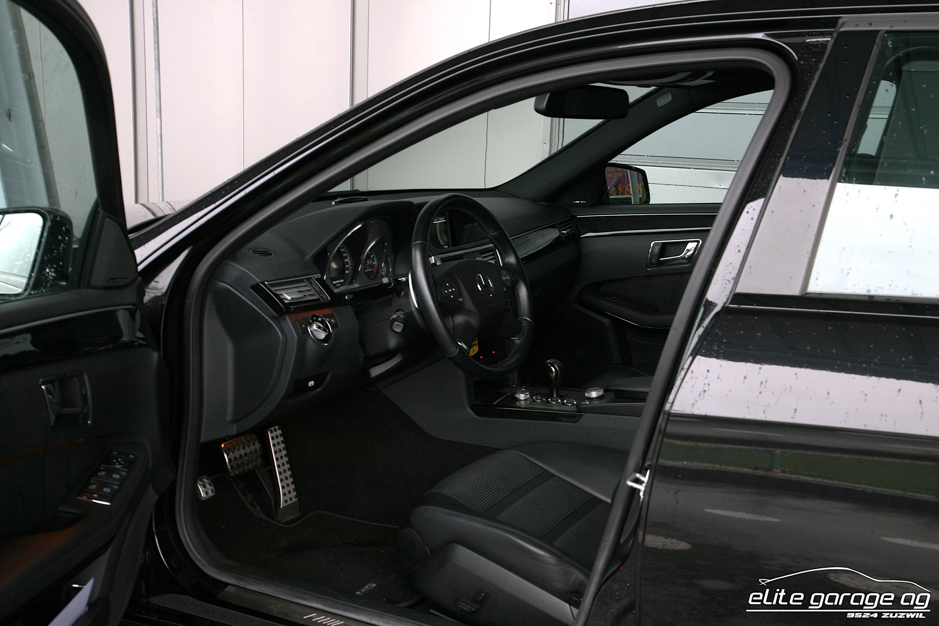 MERCEDES-BENZ E 63 AMG Speedshift MCT ALL BLACK LIEBHABERFAHRZEUG-image-11