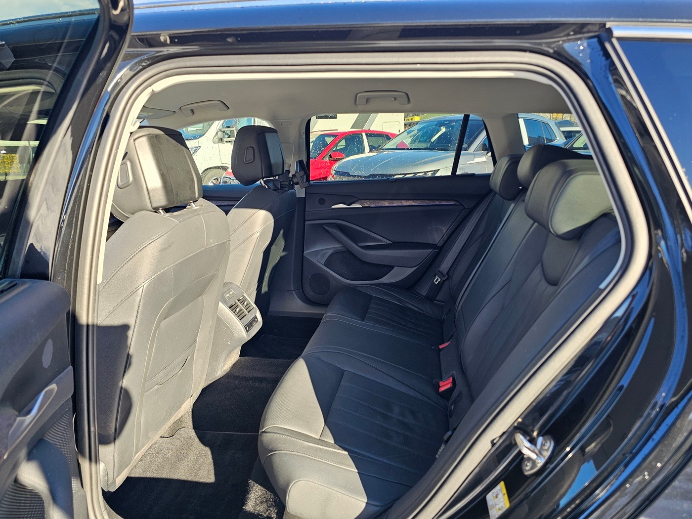 SKODA Superb Combi 2.0 TSI L&K 4x4 DSG-image-7