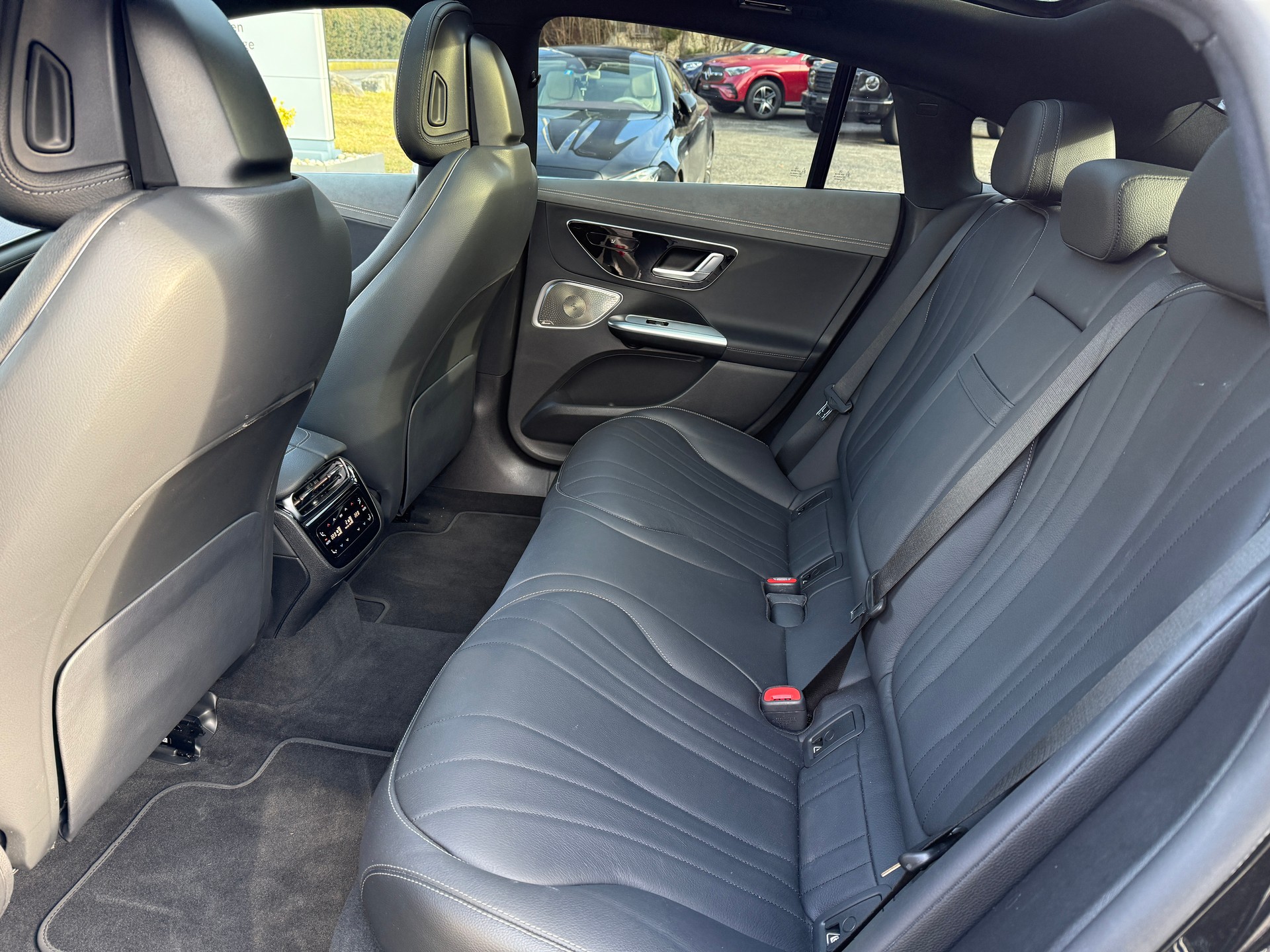 MERCEDES-BENZ EQE 350+-image-5