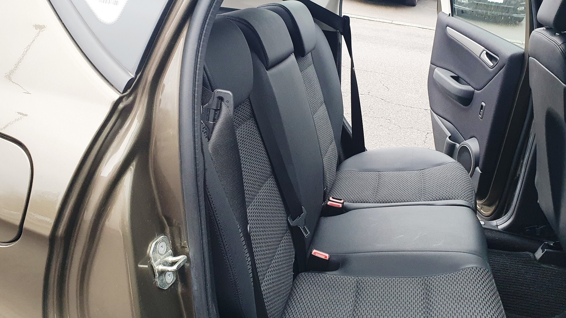 MERCEDES-BENZ A 170 Avantgarde Edition A-image-11
