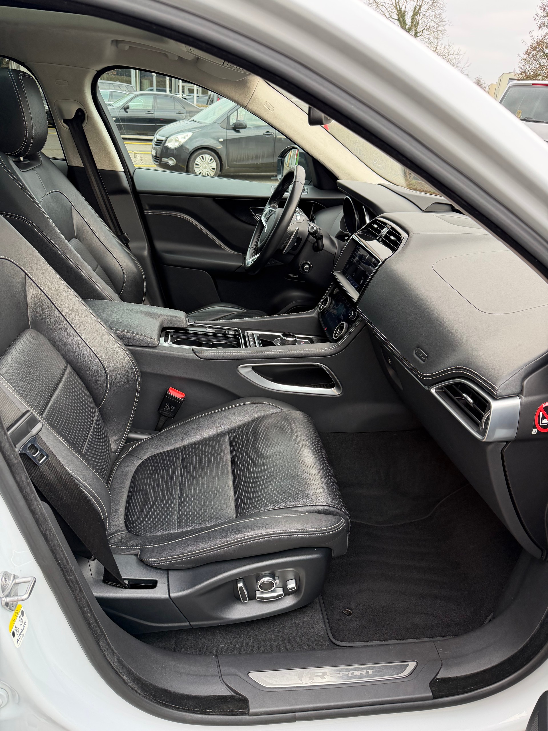 JAGUAR F-Pace 3.0 TD R-Sport AWD Automatik-image-15