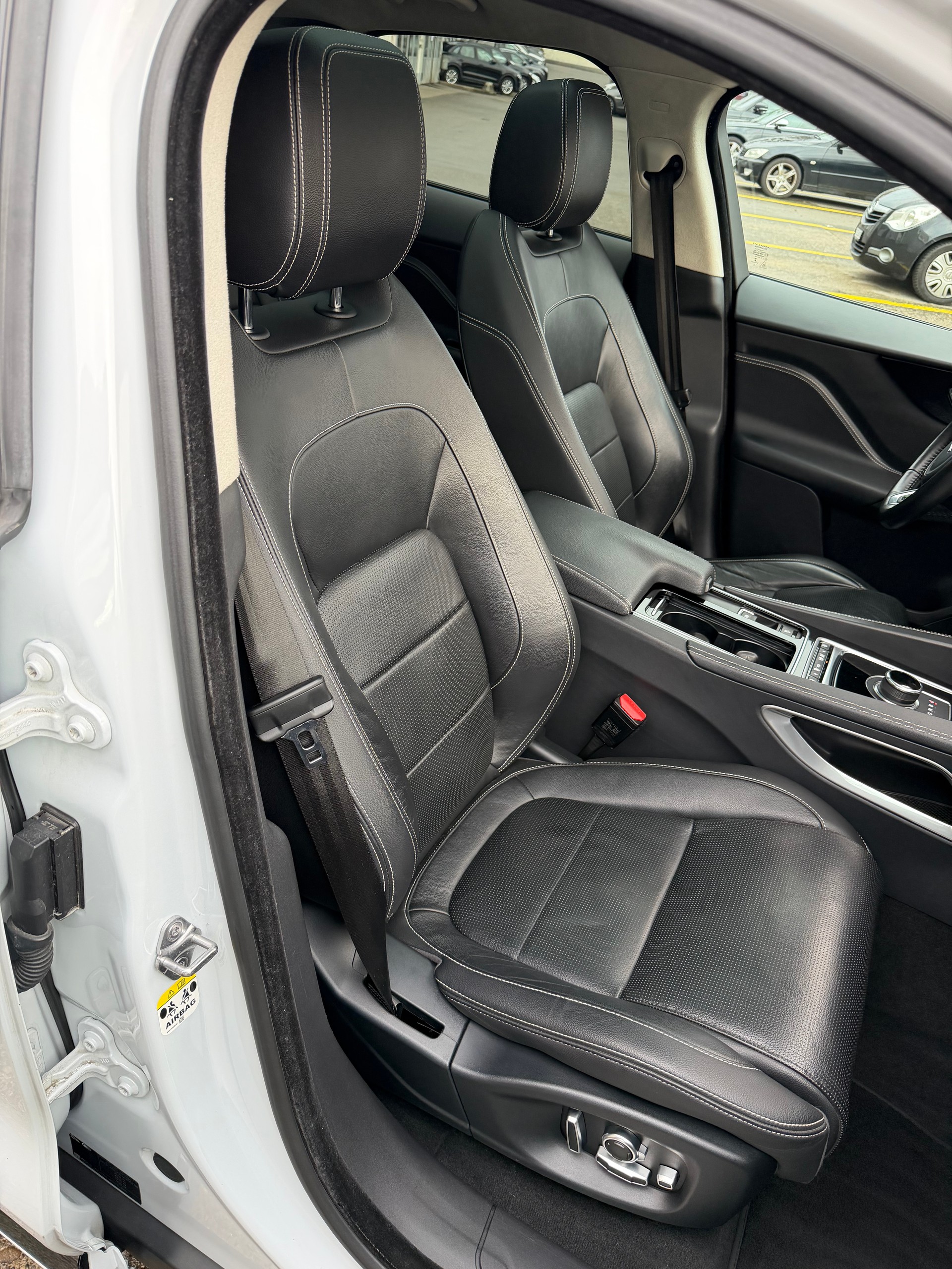 JAGUAR F-Pace 3.0 TD R-Sport AWD Automatik-image-17