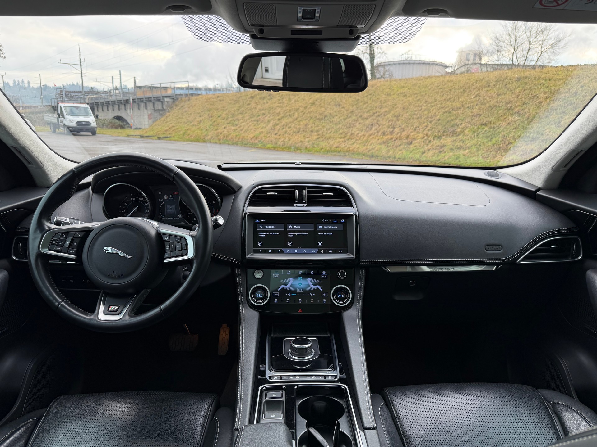 JAGUAR F-Pace 3.0 TD R-Sport AWD Automatik-image-12