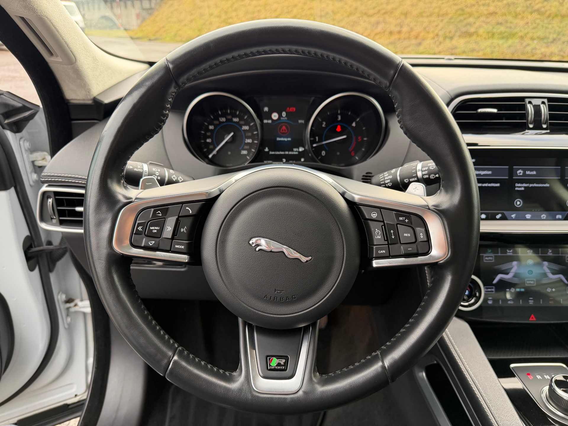 JAGUAR F-Pace 3.0 TD R-Sport AWD Automatik-image-10