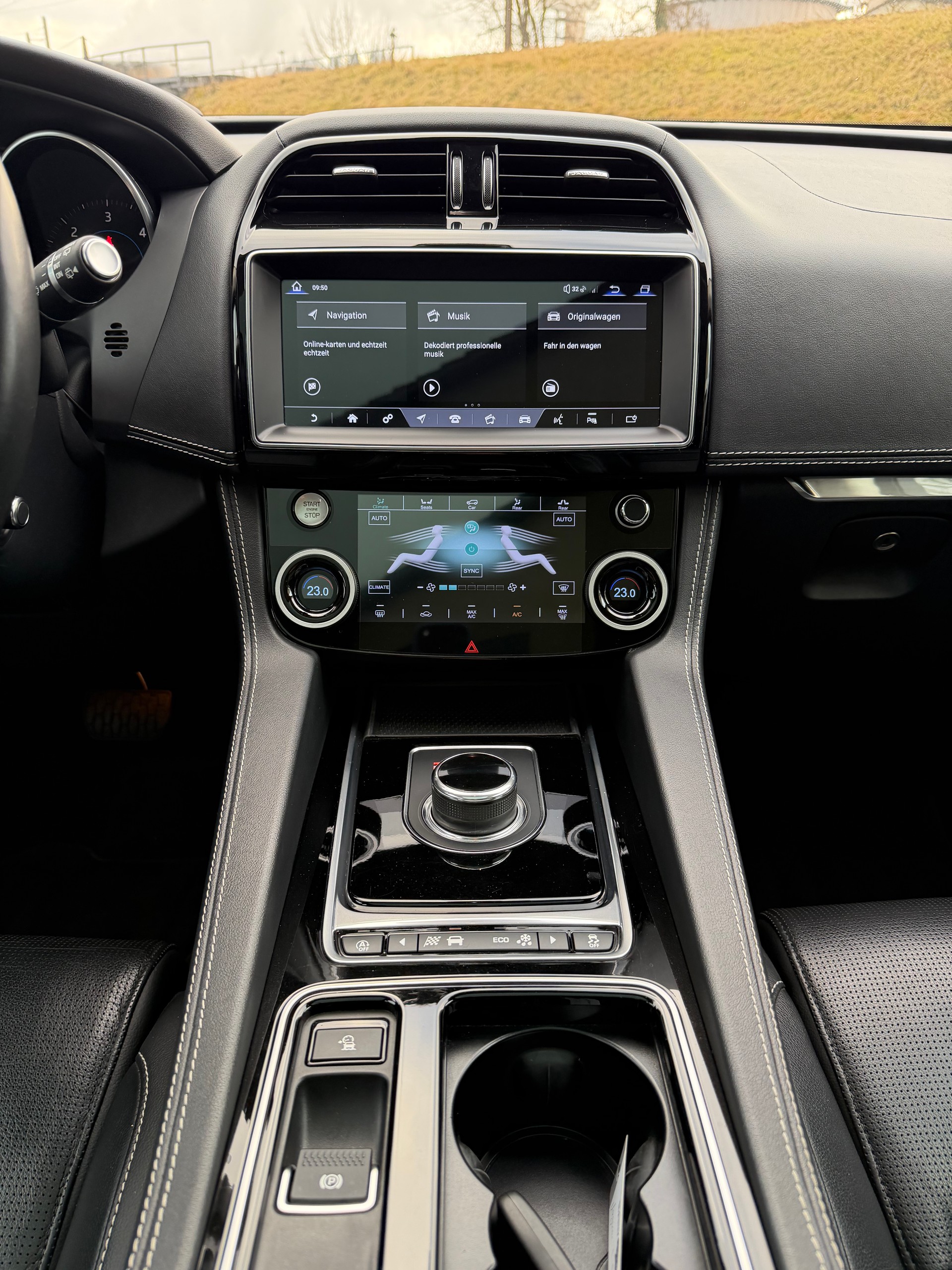 JAGUAR F-Pace 3.0 TD R-Sport AWD Automatik-image-11