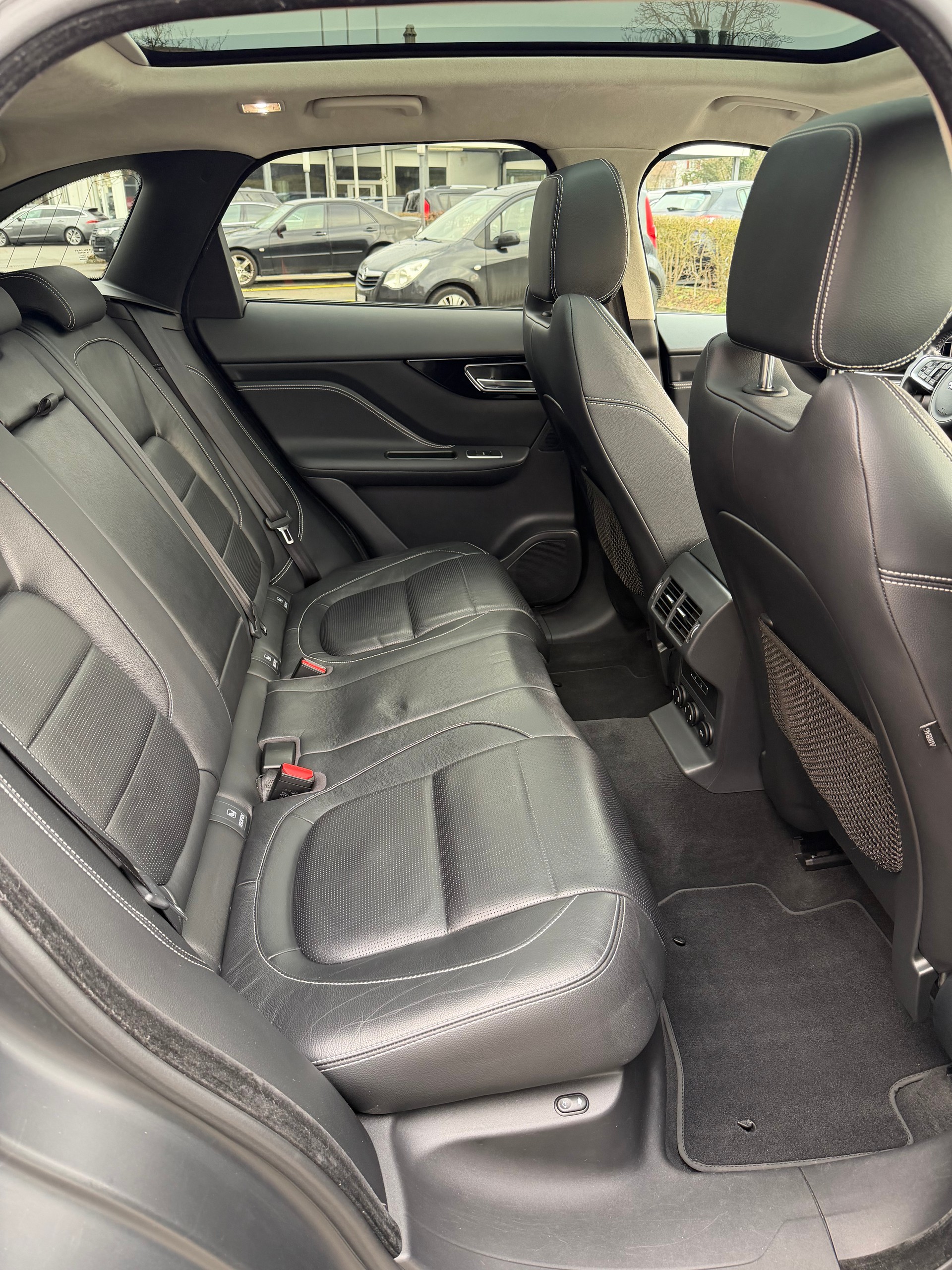JAGUAR F-Pace 3.0 TD R-Sport AWD Automatik-image-14