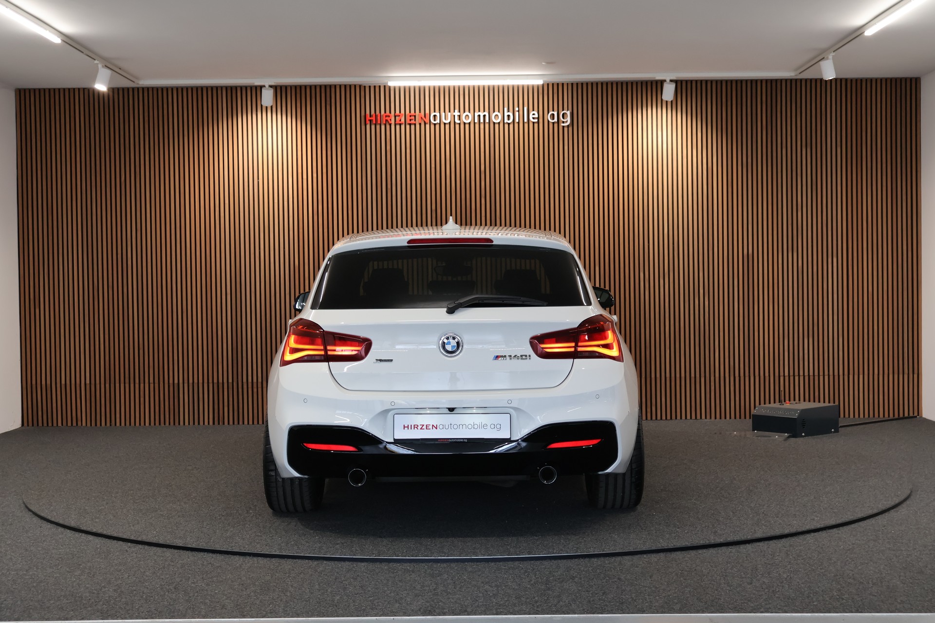 BMW M140i xDrive Steptronic Special Edition-image-3