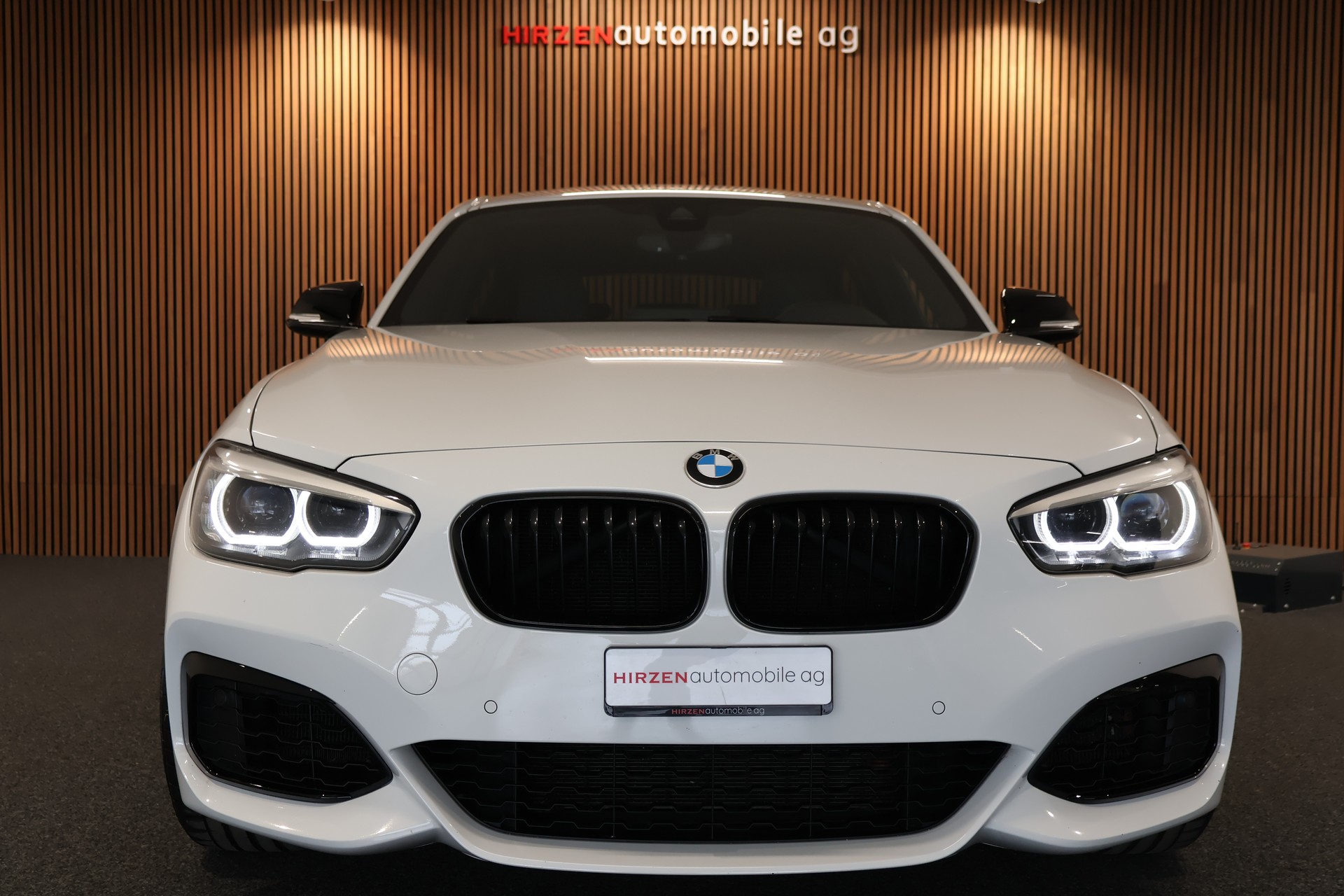 BMW M140i xDrive Steptronic Special Edition-image-31