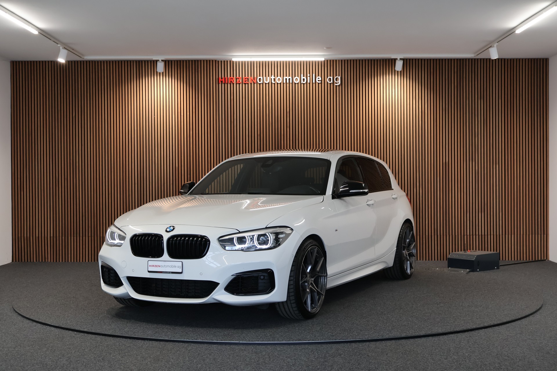 BMW M140i xDrive Steptronic Special Edition-image-0
