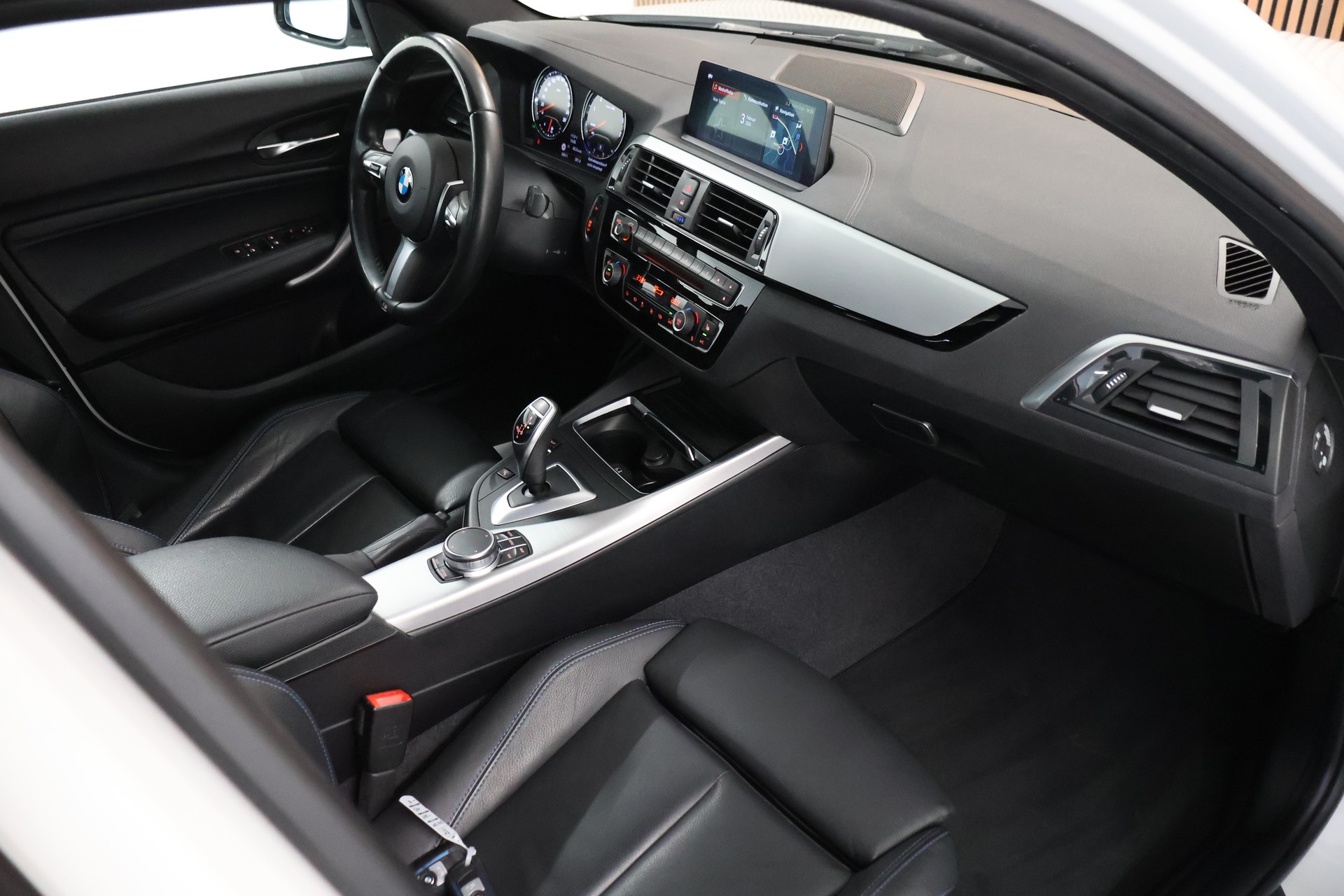 BMW M140i xDrive Steptronic Special Edition-image-14
