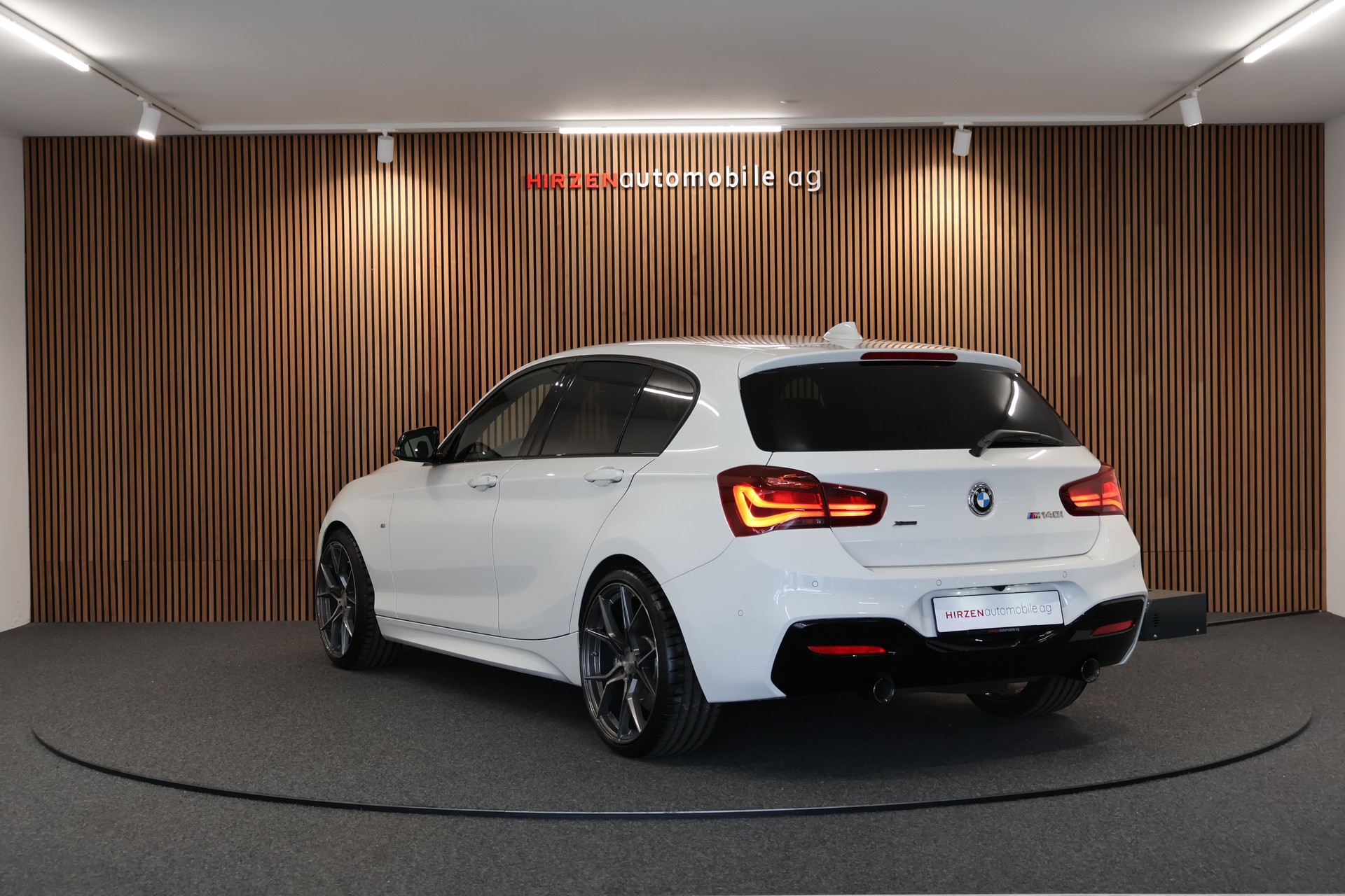 BMW M140i xDrive Steptronic Special Edition-image-2