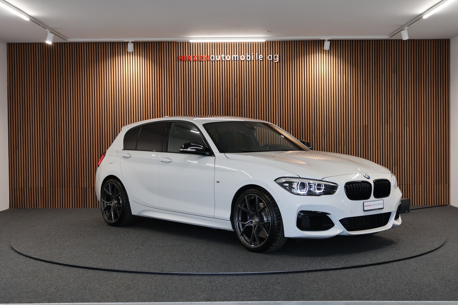 BMW M140i xDrive Steptronic Special Edition-image-6