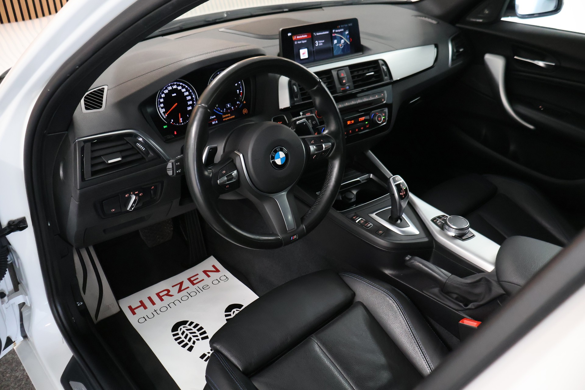 BMW M140i xDrive Steptronic Special Edition-image-9