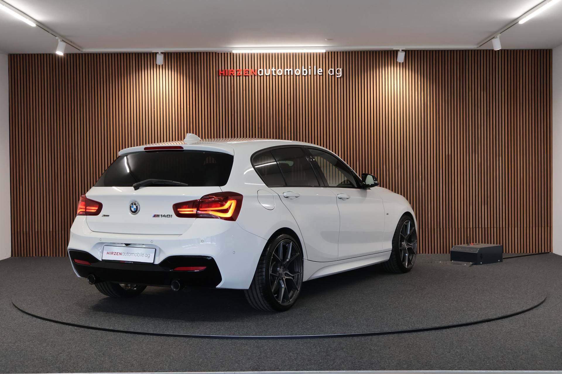 BMW M140i xDrive Steptronic Special Edition-image-4