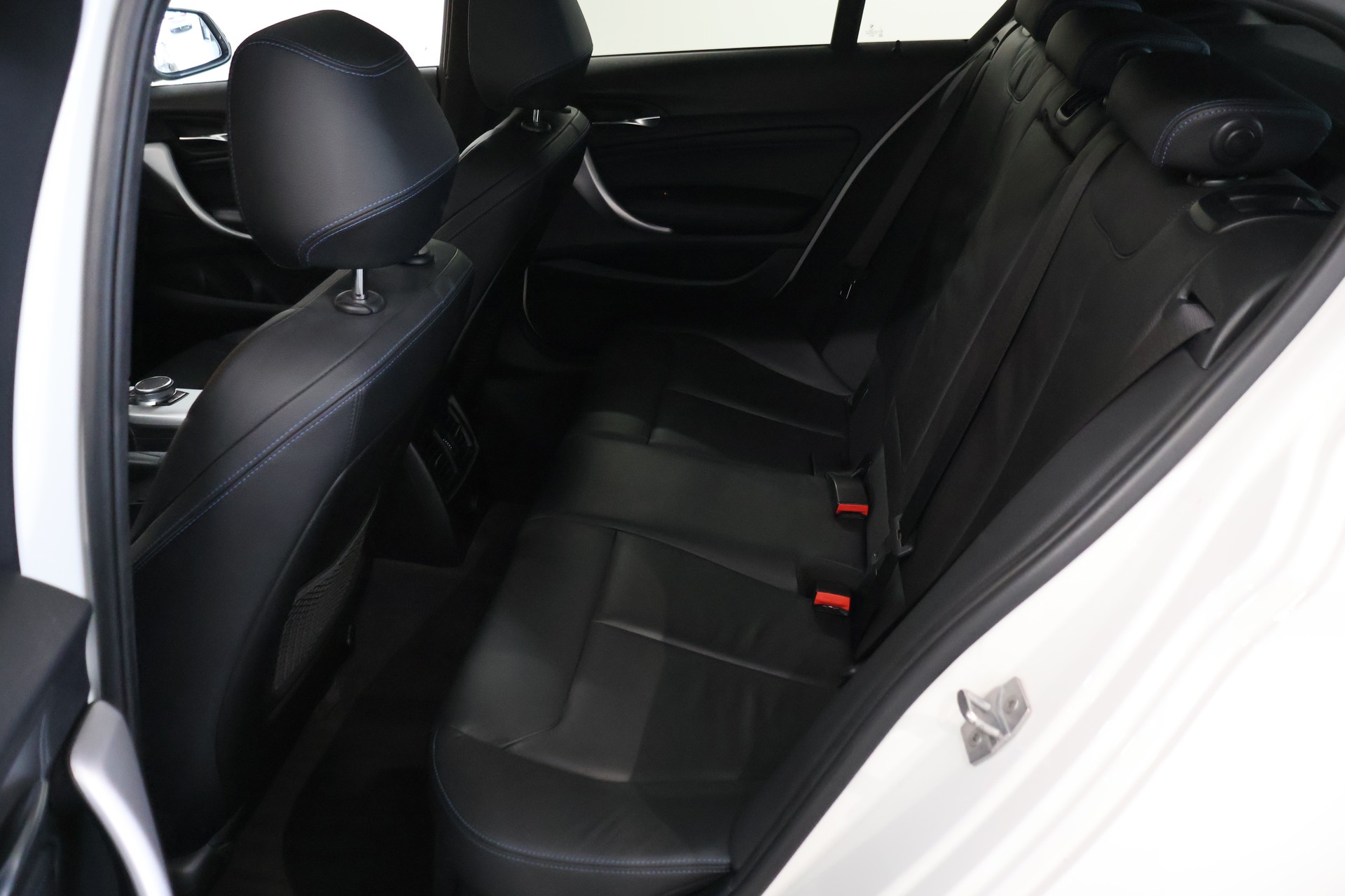 BMW M140i xDrive Steptronic Special Edition-image-11