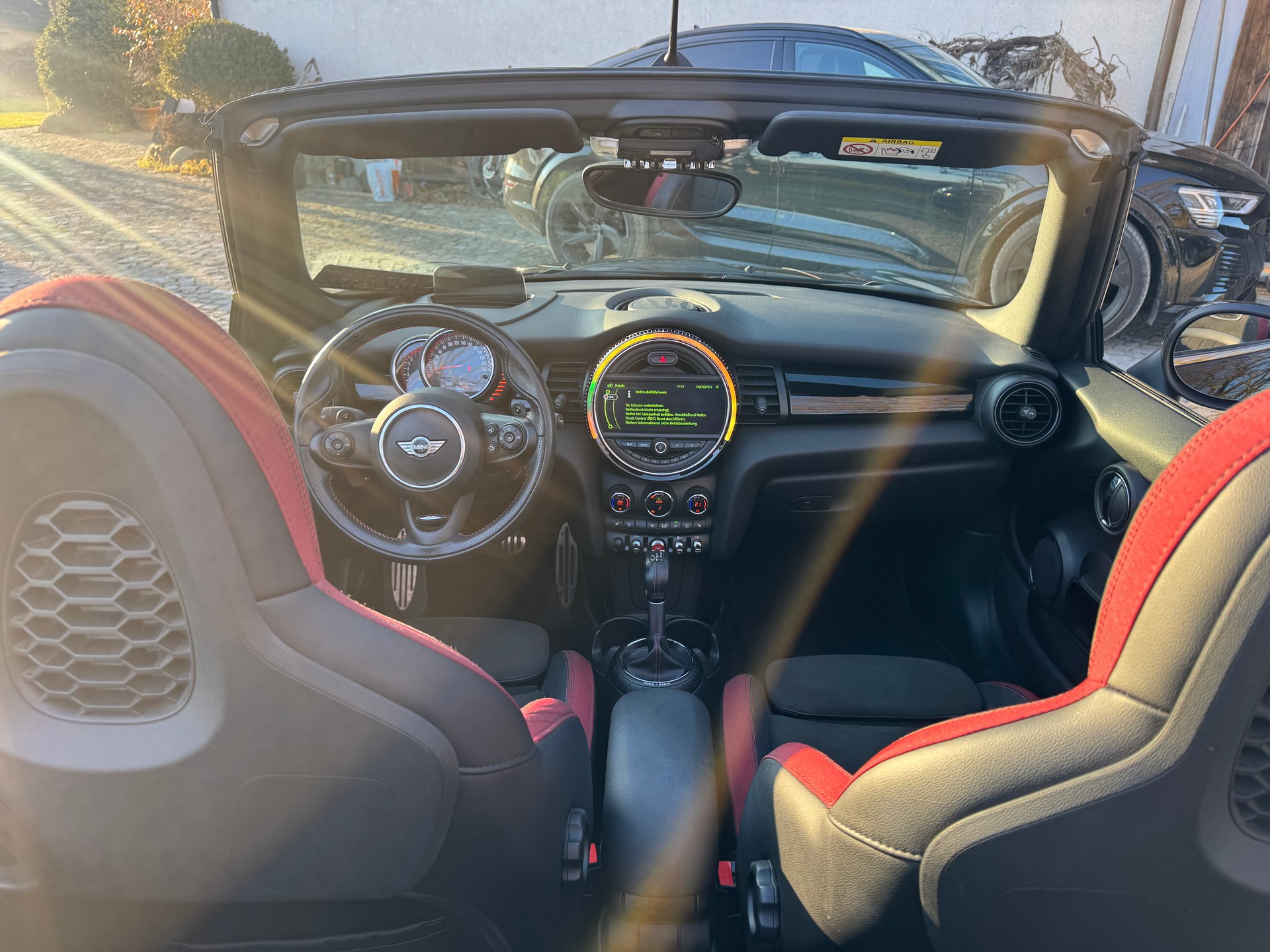 MINI Cooper John Cooper Works Cabriolet Steptronic-image-2