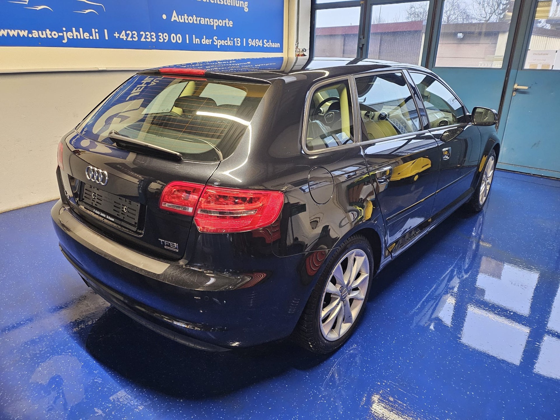 AUDI A3 Sportback 2.0 TFSI Ambiente quattro S-tronic-image-9