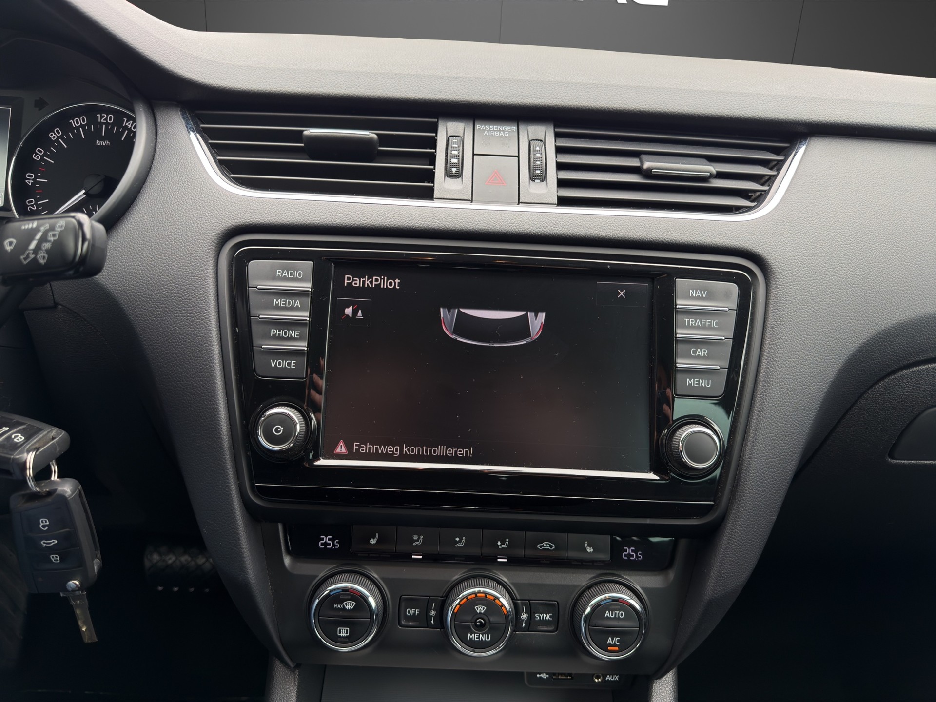 SKODA Octavia Combi 2.0 TDI Style 4x4 DSG-image-13
