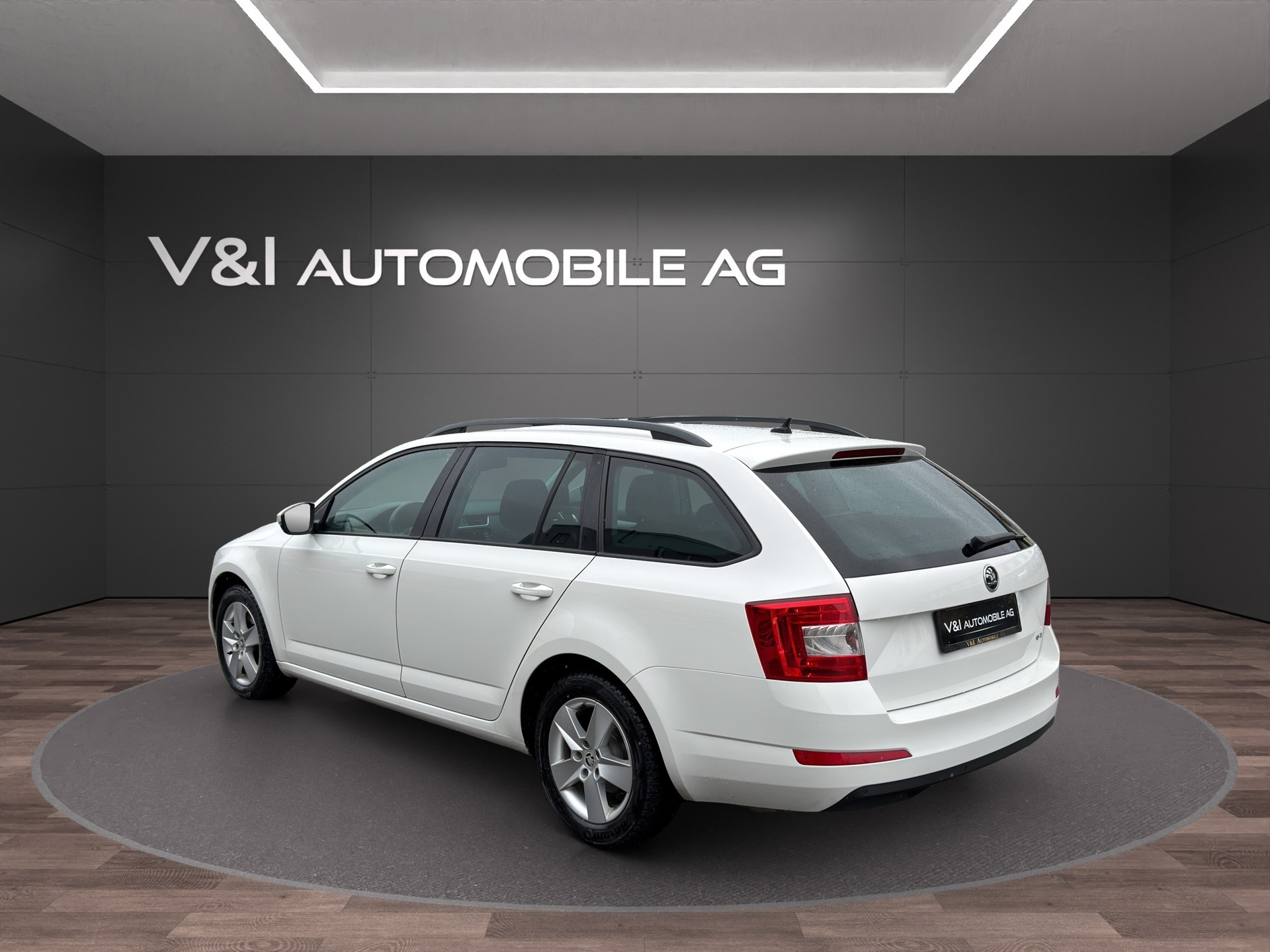 SKODA Octavia Combi 2.0 TDI Style 4x4 DSG-image-3