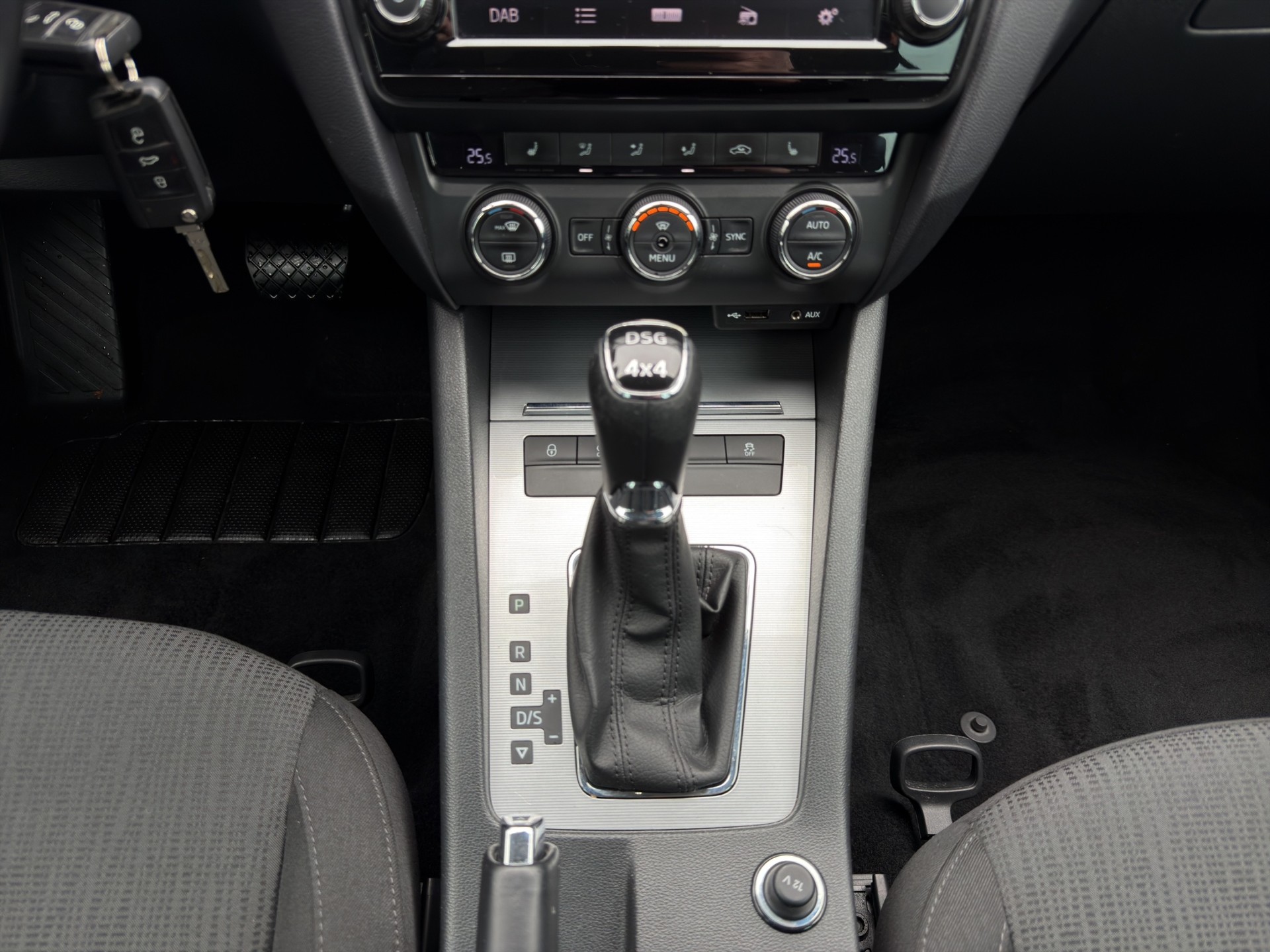 SKODA Octavia Combi 2.0 TDI Style 4x4 DSG-image-15