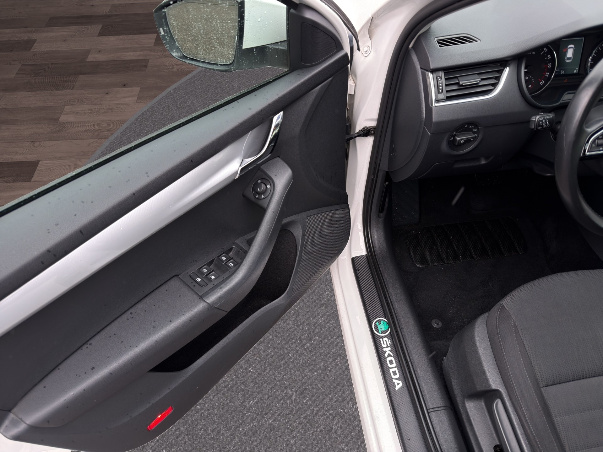SKODA Octavia Combi 2.0 TDI Style 4x4 DSG-image-19