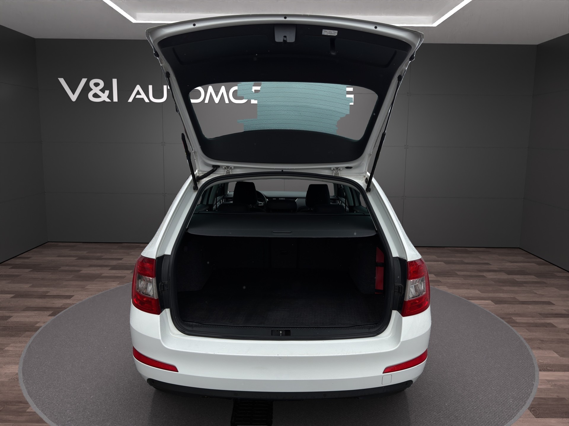 SKODA Octavia Combi 2.0 TDI Style 4x4 DSG-image-23