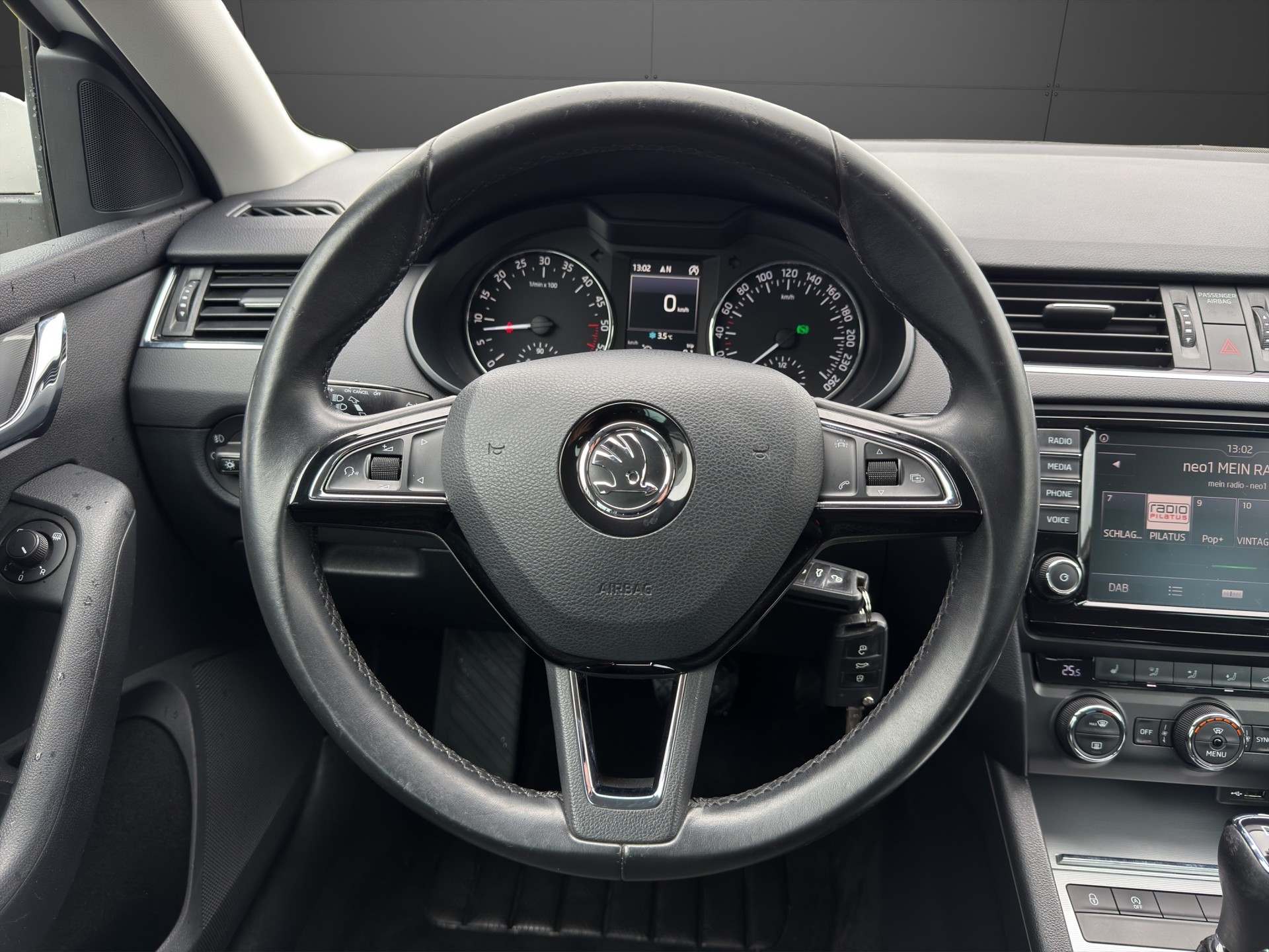 SKODA Octavia Combi 2.0 TDI Style 4x4 DSG-image-14