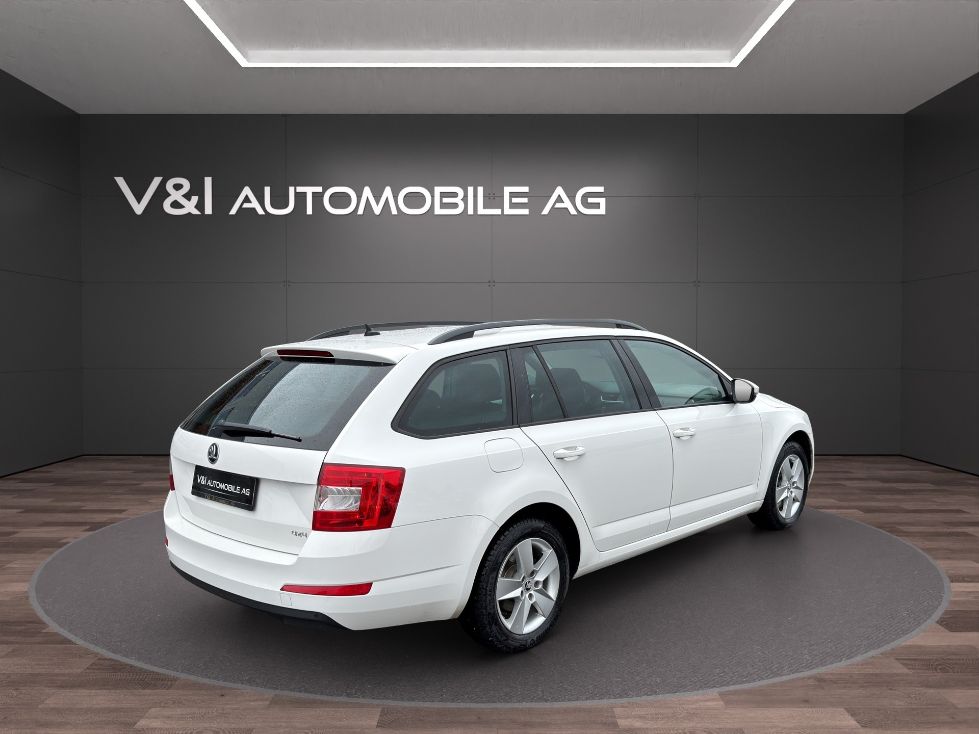 SKODA Octavia Combi 2.0 TDI Style 4x4 DSG-image-4
