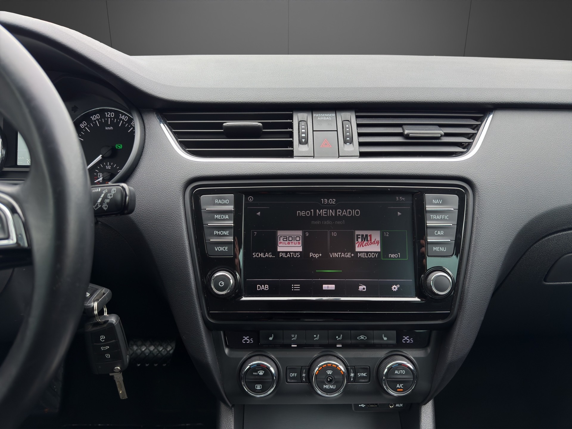 SKODA Octavia Combi 2.0 TDI Style 4x4 DSG-image-11